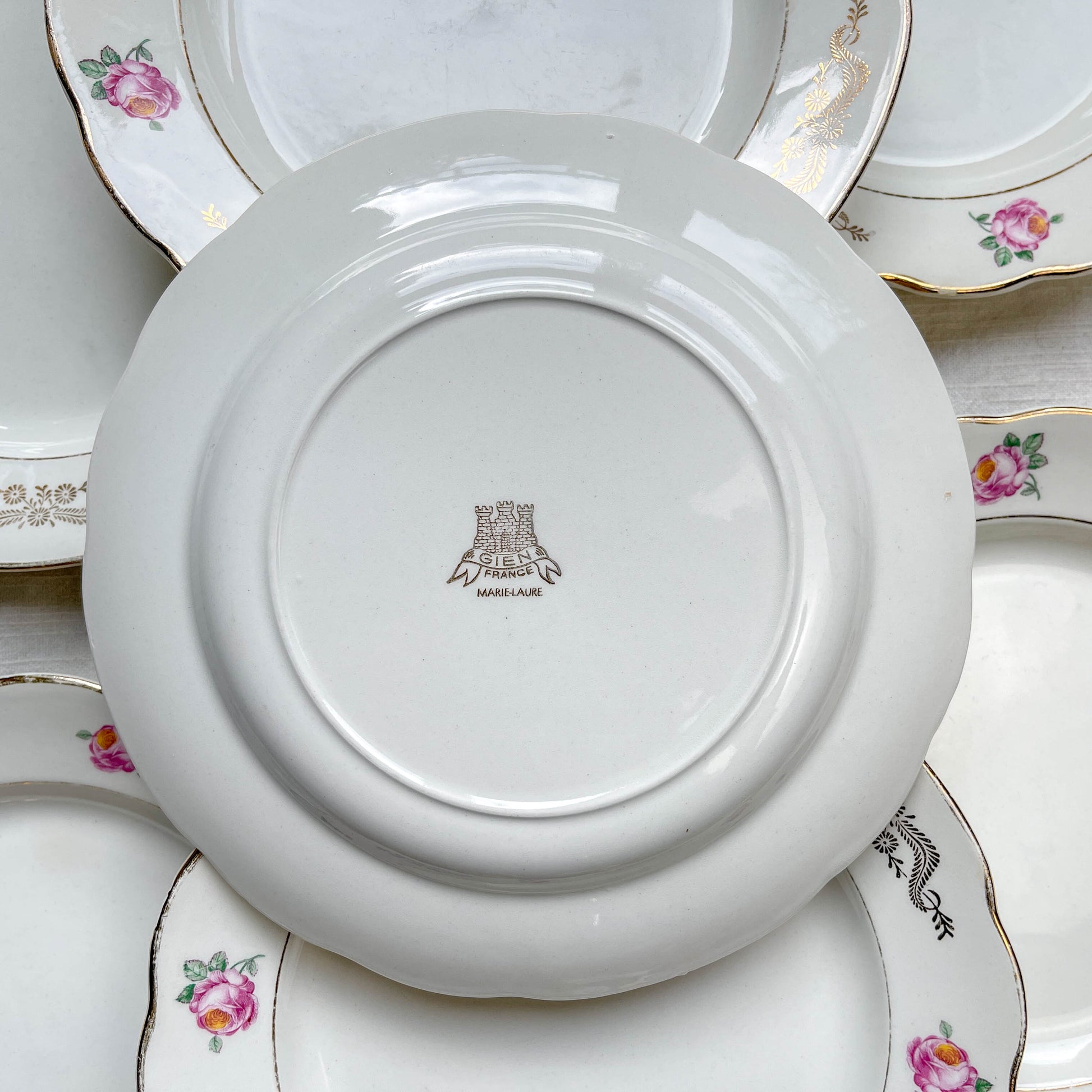 7 Assiettes plates vintage en faïence fleurie Gien - Modèle "Marie-Laure" (1950)
