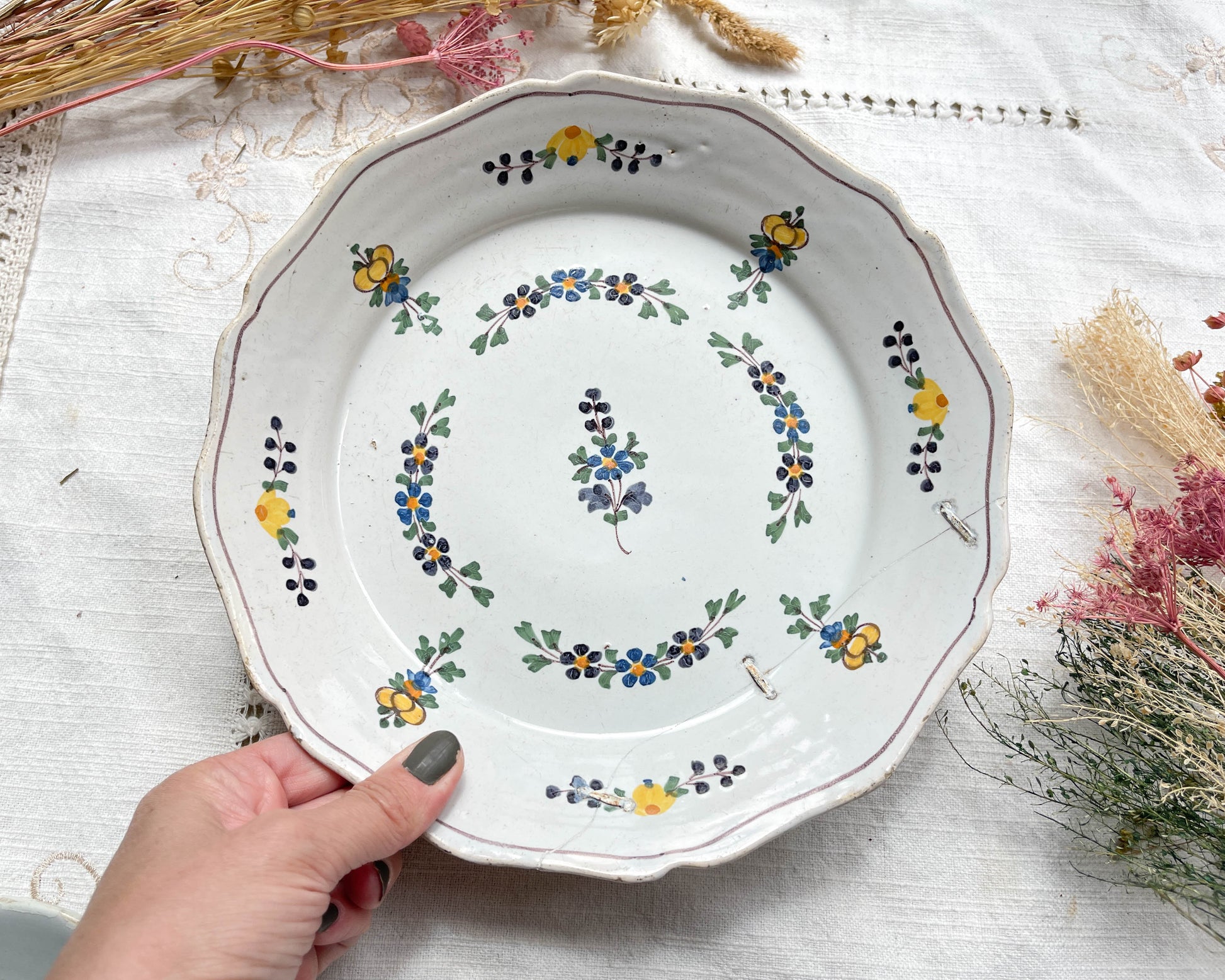 Ancienne Assiette Faïence Française XVIIIème NEVERS Petites fleurs bleues