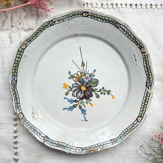 Ancienne Assiette Faïence Française XVIIIème NEVERS motif fleuri