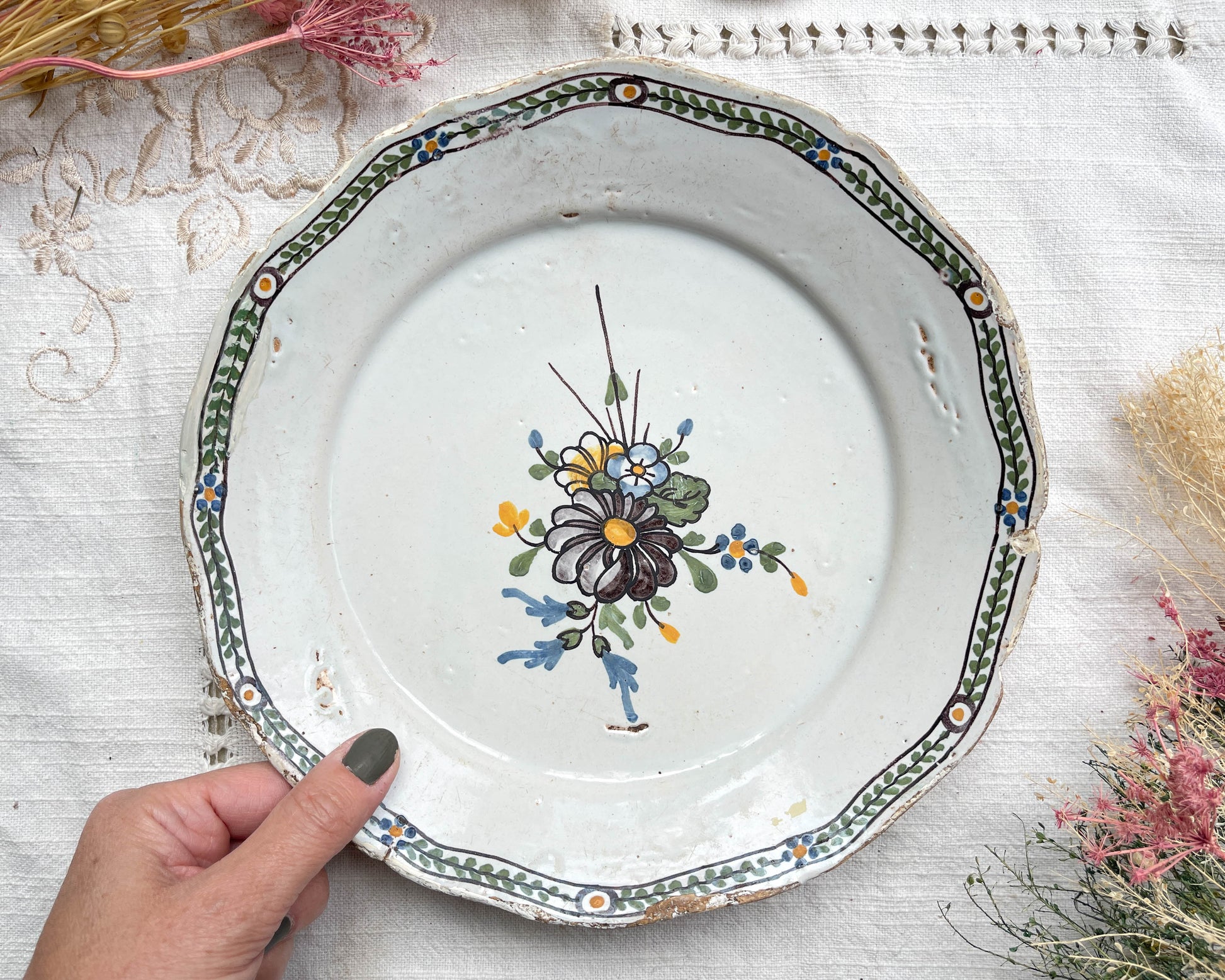 Ancienne Assiette Faïence Française XVIIIème NEVERS motif fleuri
