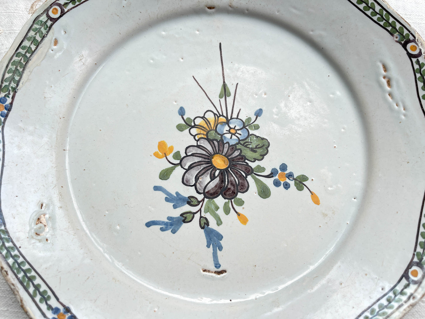 Ancienne Assiette Faïence Française XVIIIème NEVERS motif fleuri