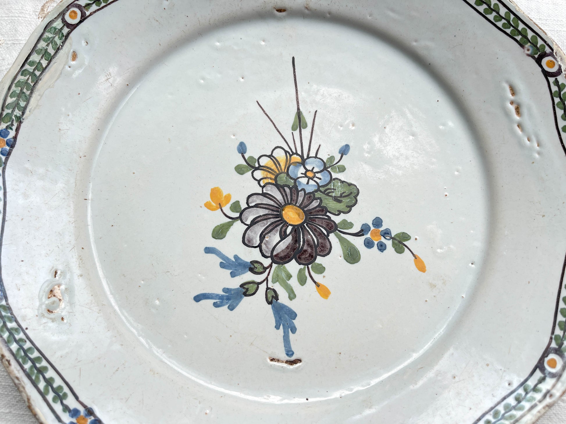 Ancienne Assiette Faïence Française XVIIIème NEVERS motif fleuri
