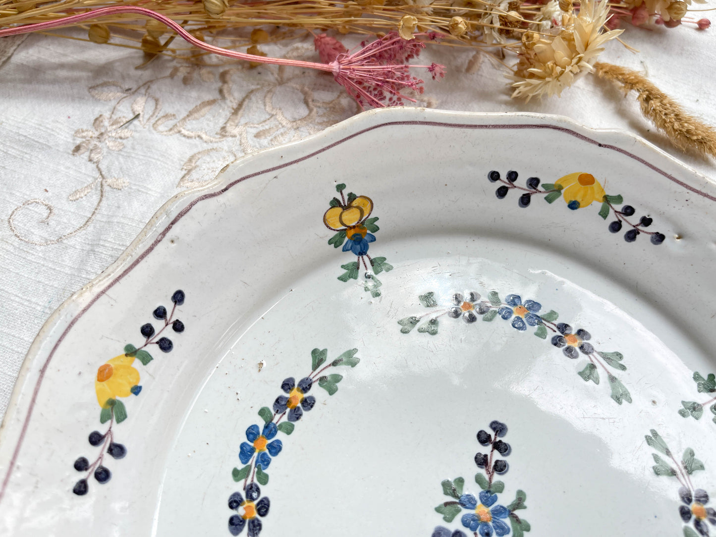 Ancienne Assiette Faïence Française XVIIIème NEVERS Petites fleurs bleues