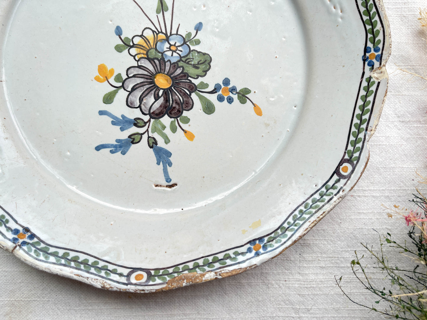 Ancienne Assiette Faïence Française XVIIIème NEVERS motif fleuri