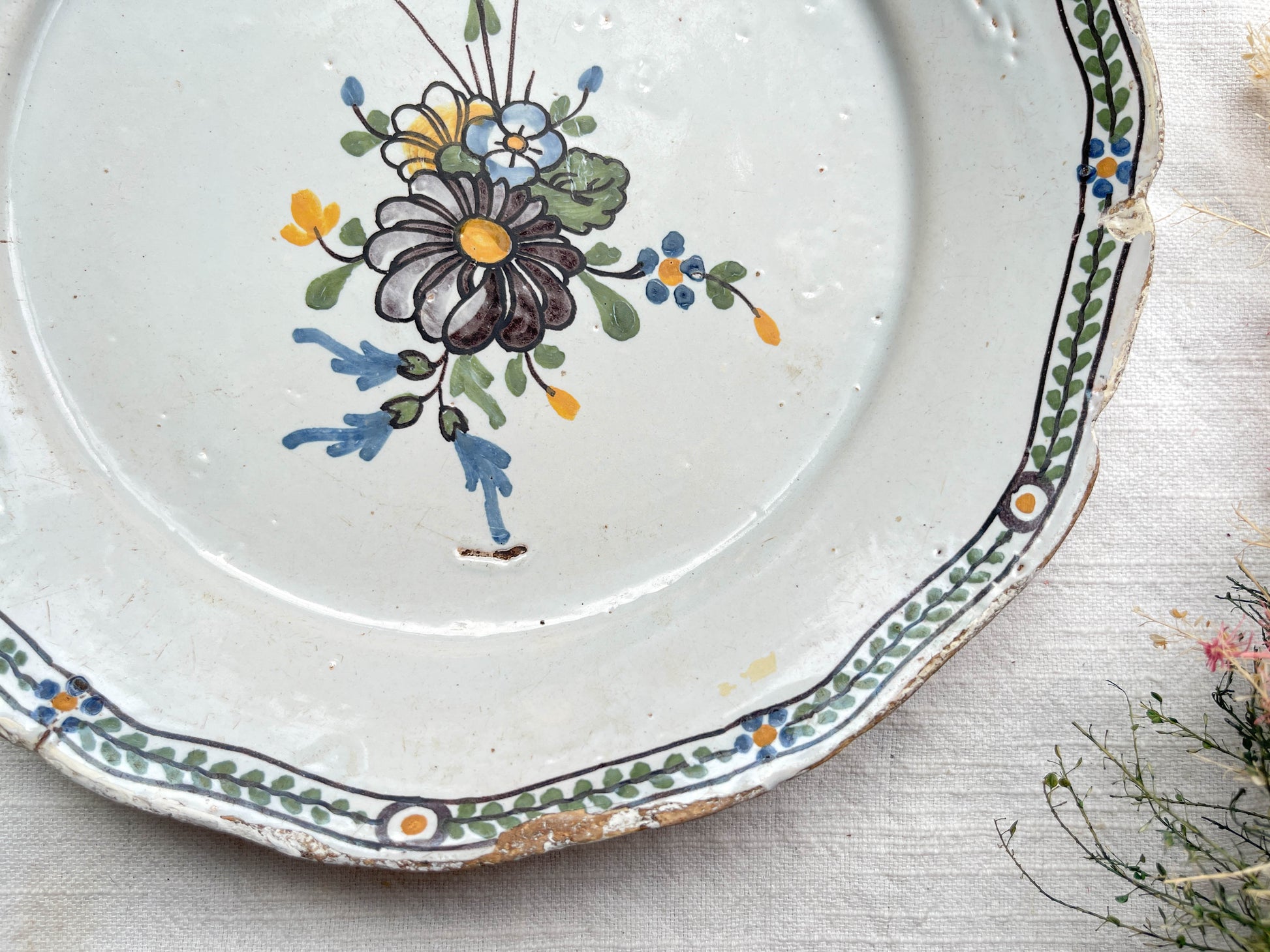 Ancienne Assiette Faïence Française XVIIIème NEVERS motif fleuri