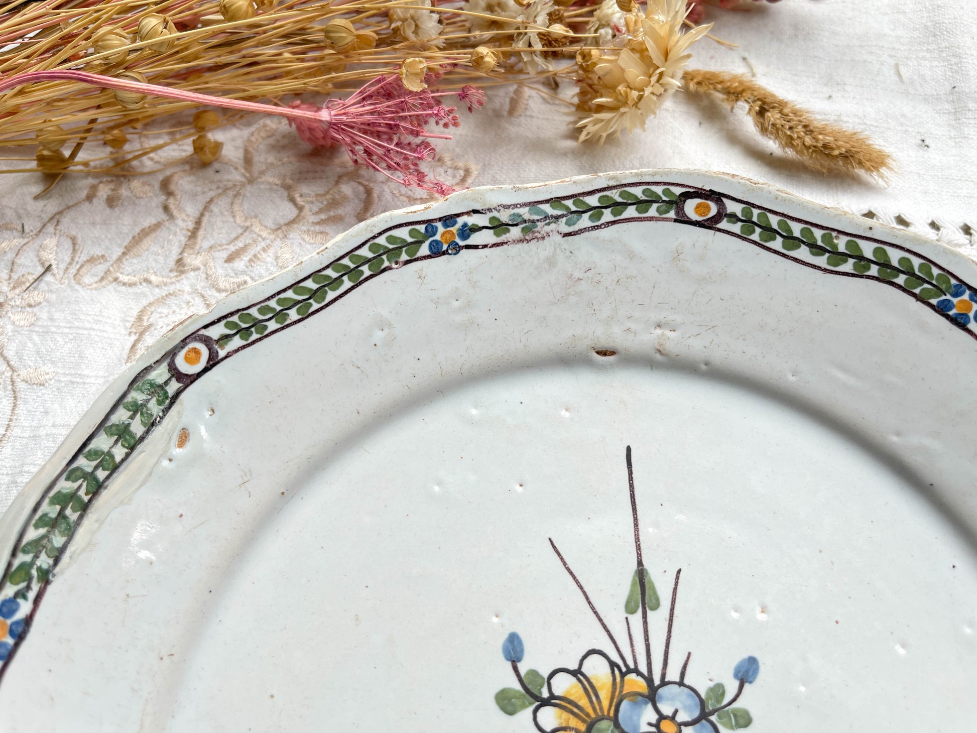 Ancienne Assiette Faïence Française XVIIIème NEVERS motif fleuri