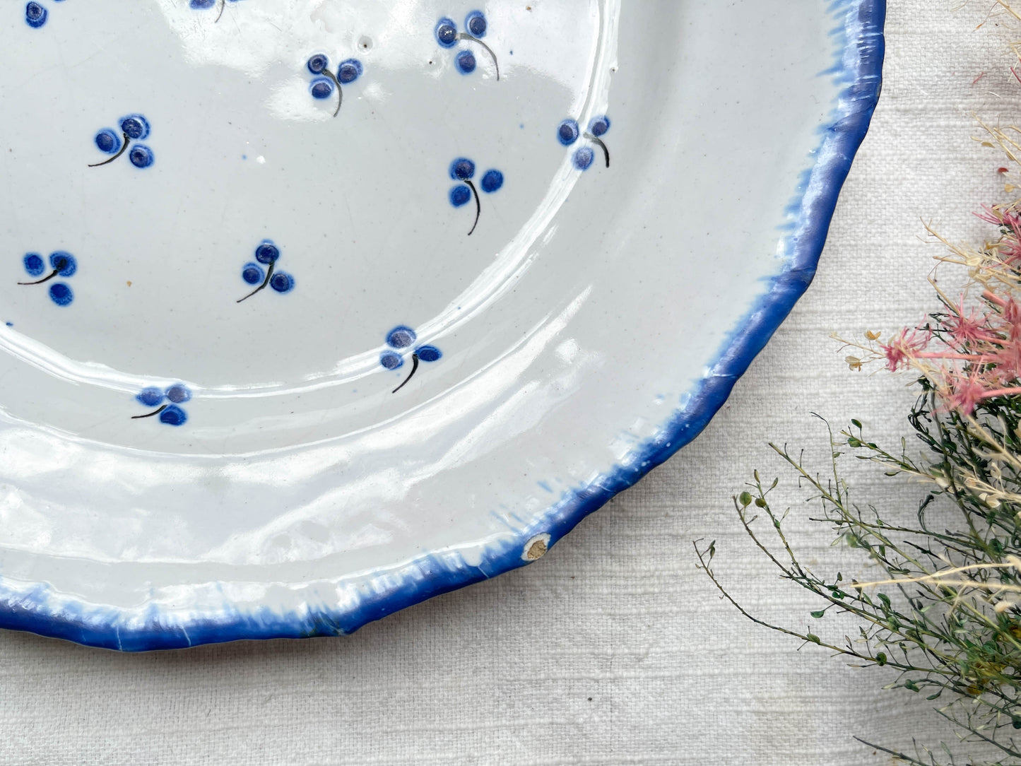 Ancienne Assiette Faïence Française XIXème motif petites fleures bleues