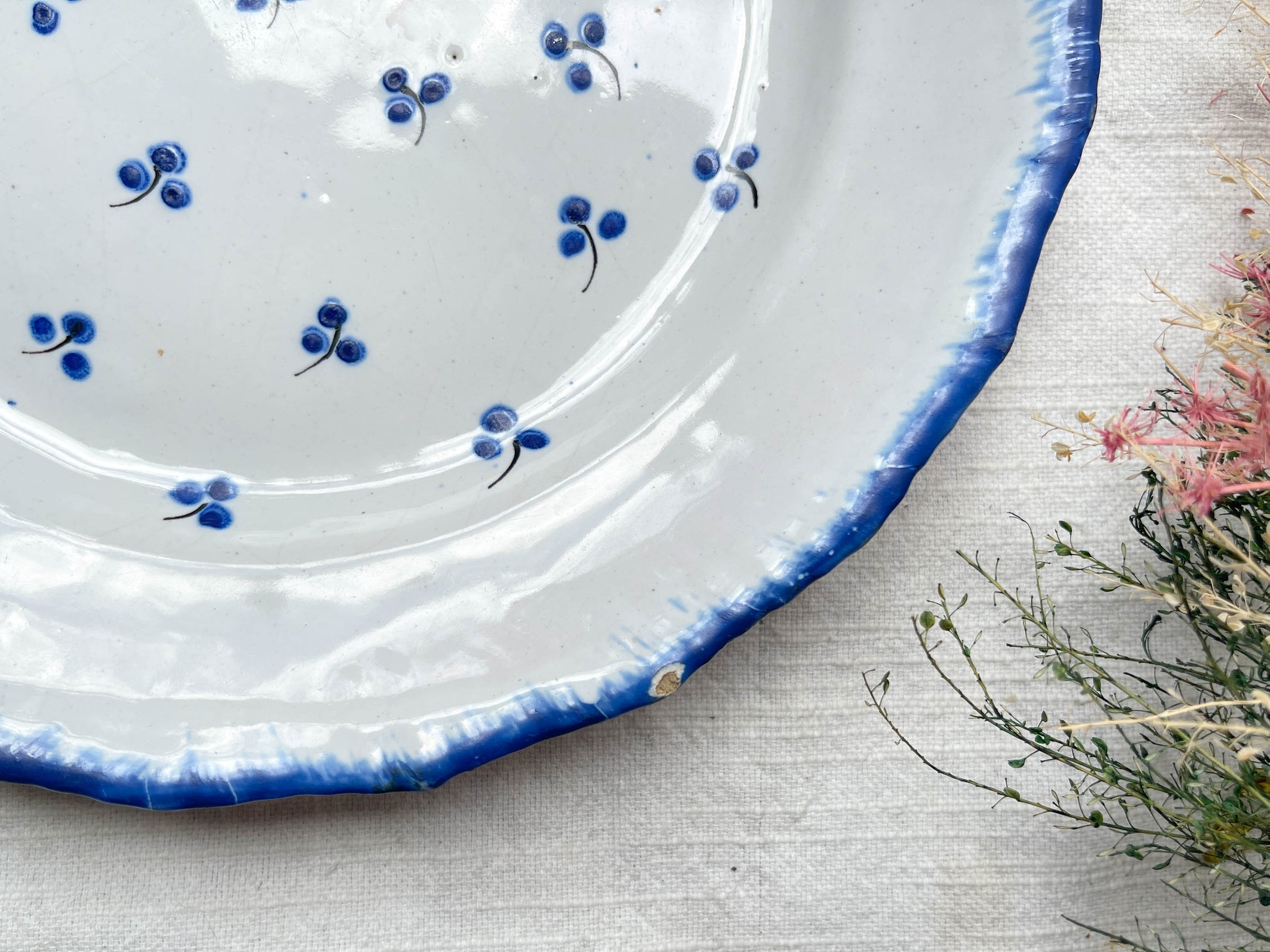 Ancienne Assiette Faïence Française XIXème motif petites fleures bleues