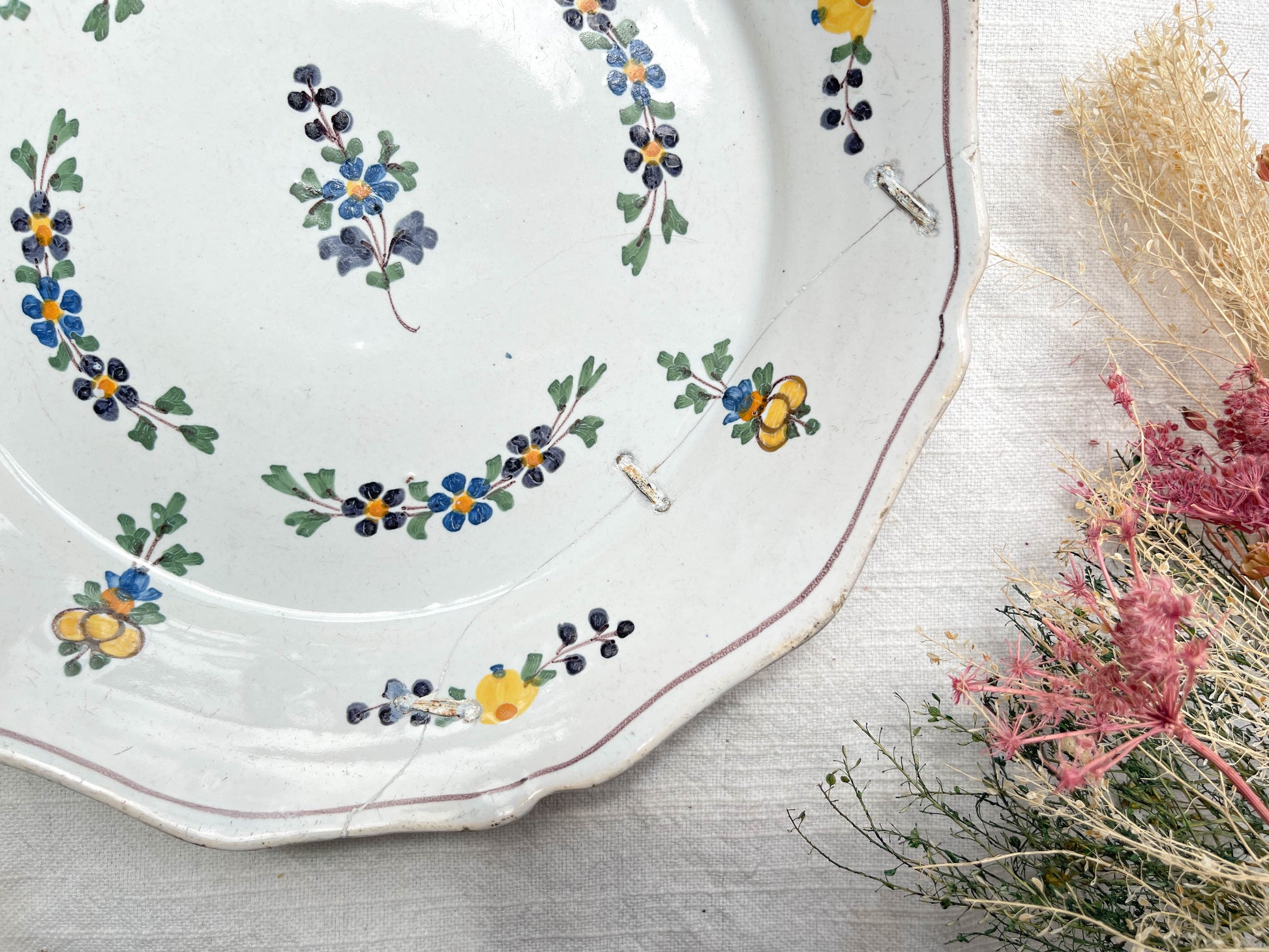 Ancienne Assiette Faïence Française XVIIIème NEVERS Petites fleurs bleues