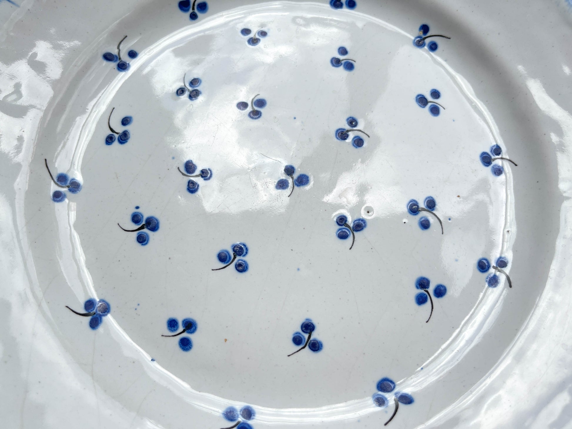 Ancienne Assiette Faïence Française XIXème motif petites fleures bleues
