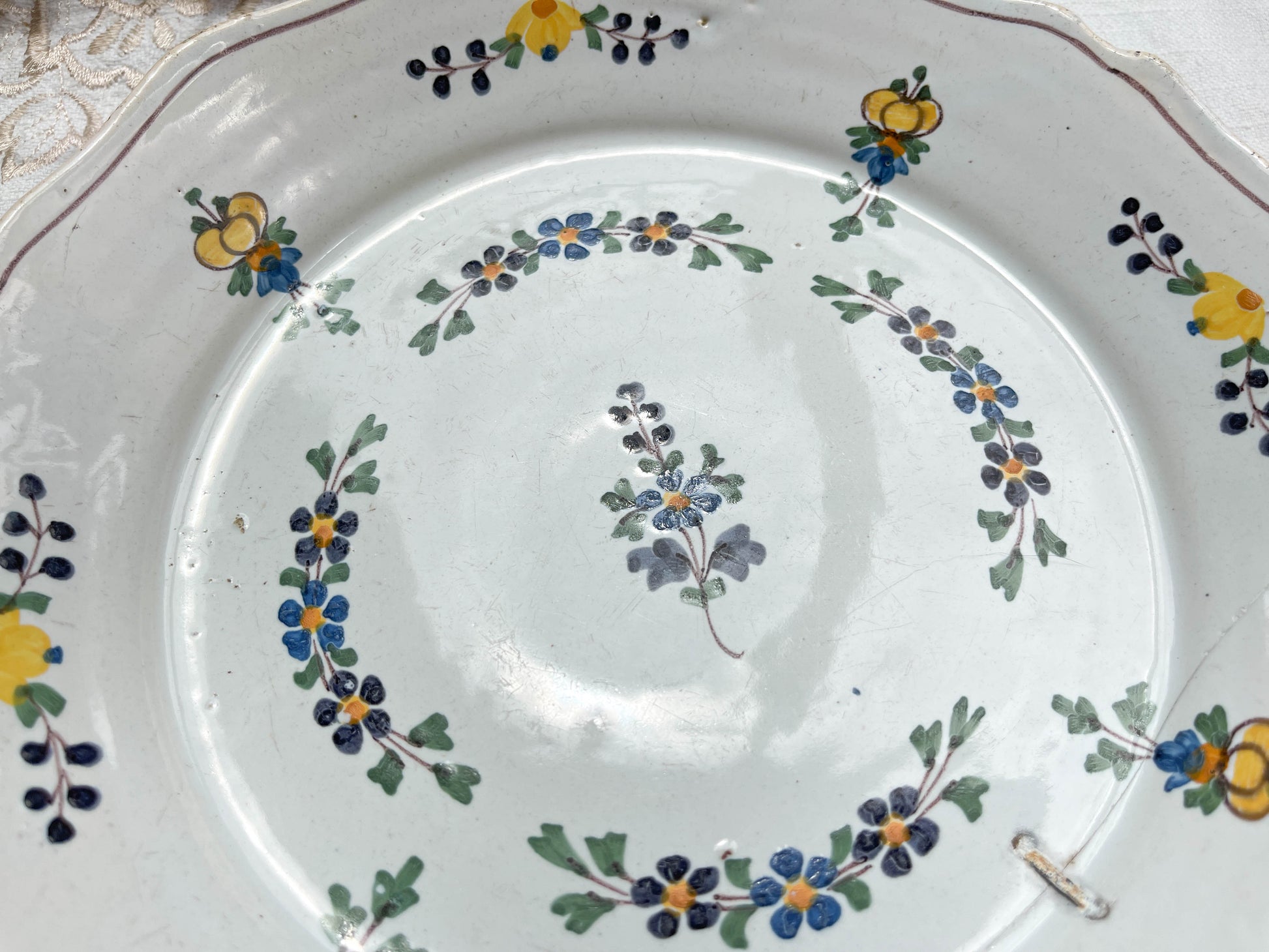 Ancienne Assiette Faïence Française XVIIIème NEVERS Petites fleurs bleues