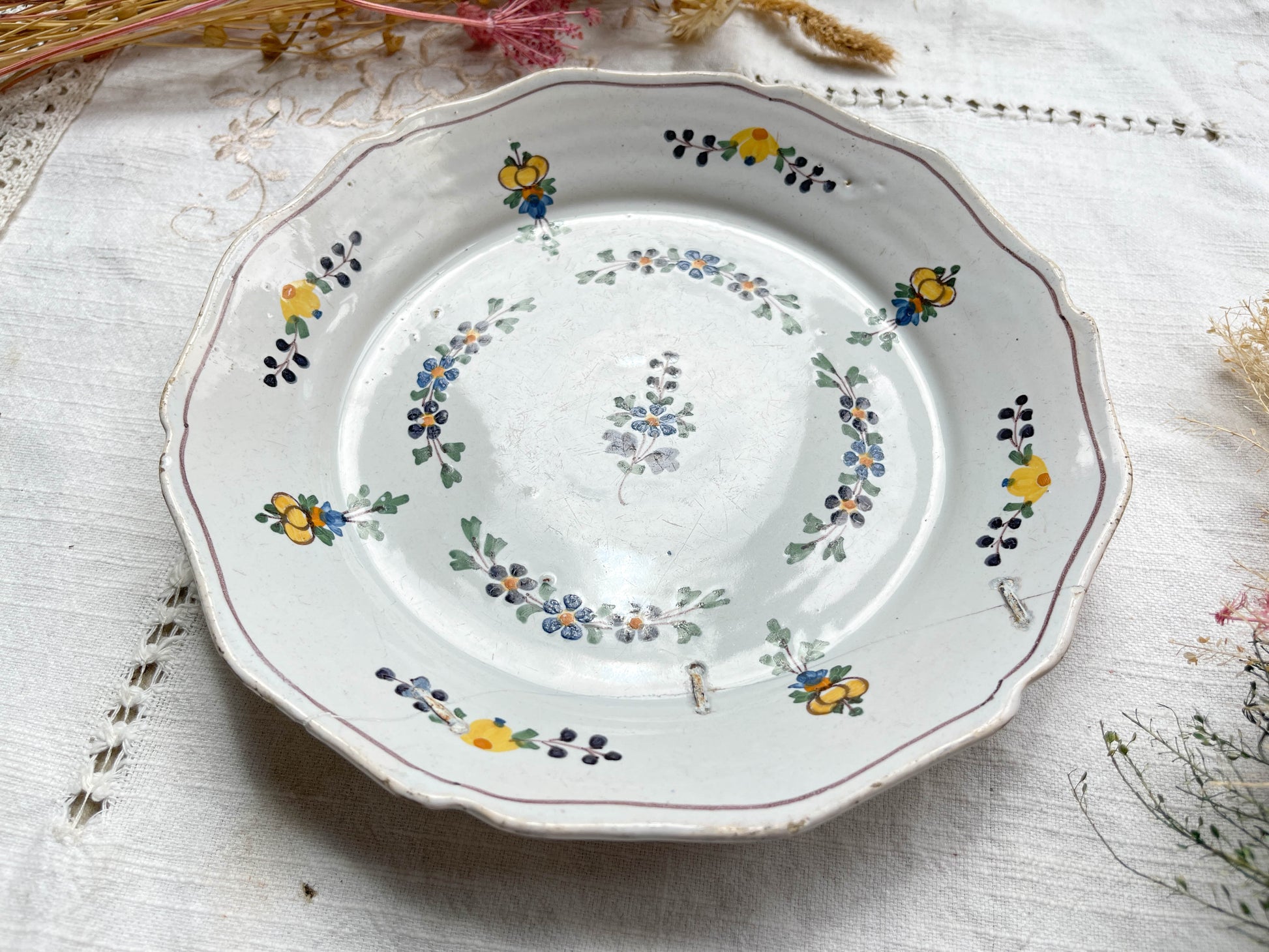 Ancienne Assiette Faïence Française XVIIIème NEVERS Petites fleurs bleues