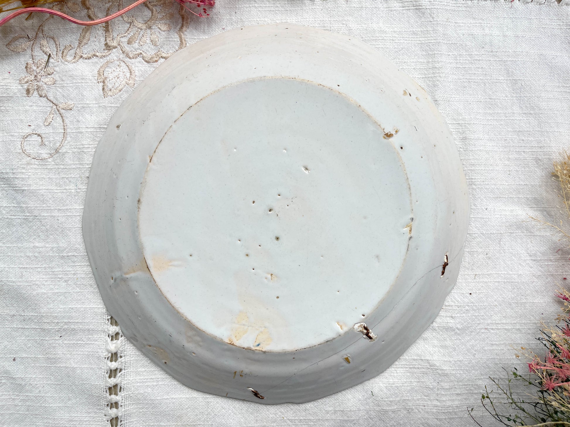 Ancienne Assiette Faïence Française XVIIIème NEVERS Petites fleurs bleues