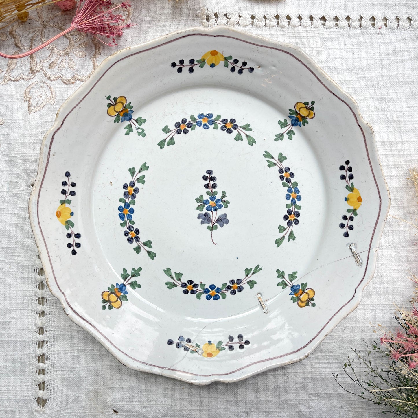 Ancienne Assiette Faïence Française XVIIIème NEVERS Petites fleurs bleues