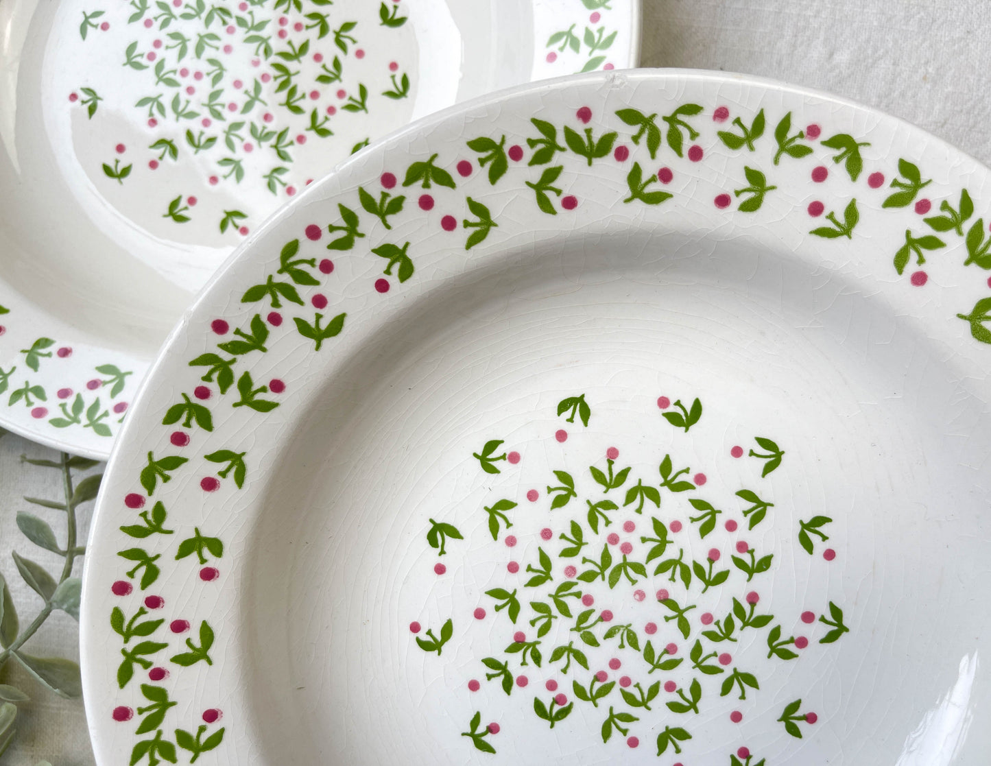 Assiettes creuses Ironstone Italienne Giovanni Valdarno motif vert rouge 1950