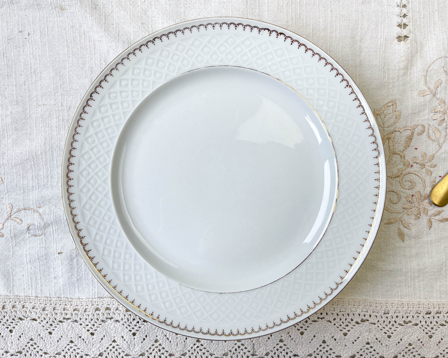7 Assiettes plates vintage porcelaine blanche dorée BAVARIA modèle "Annabell"