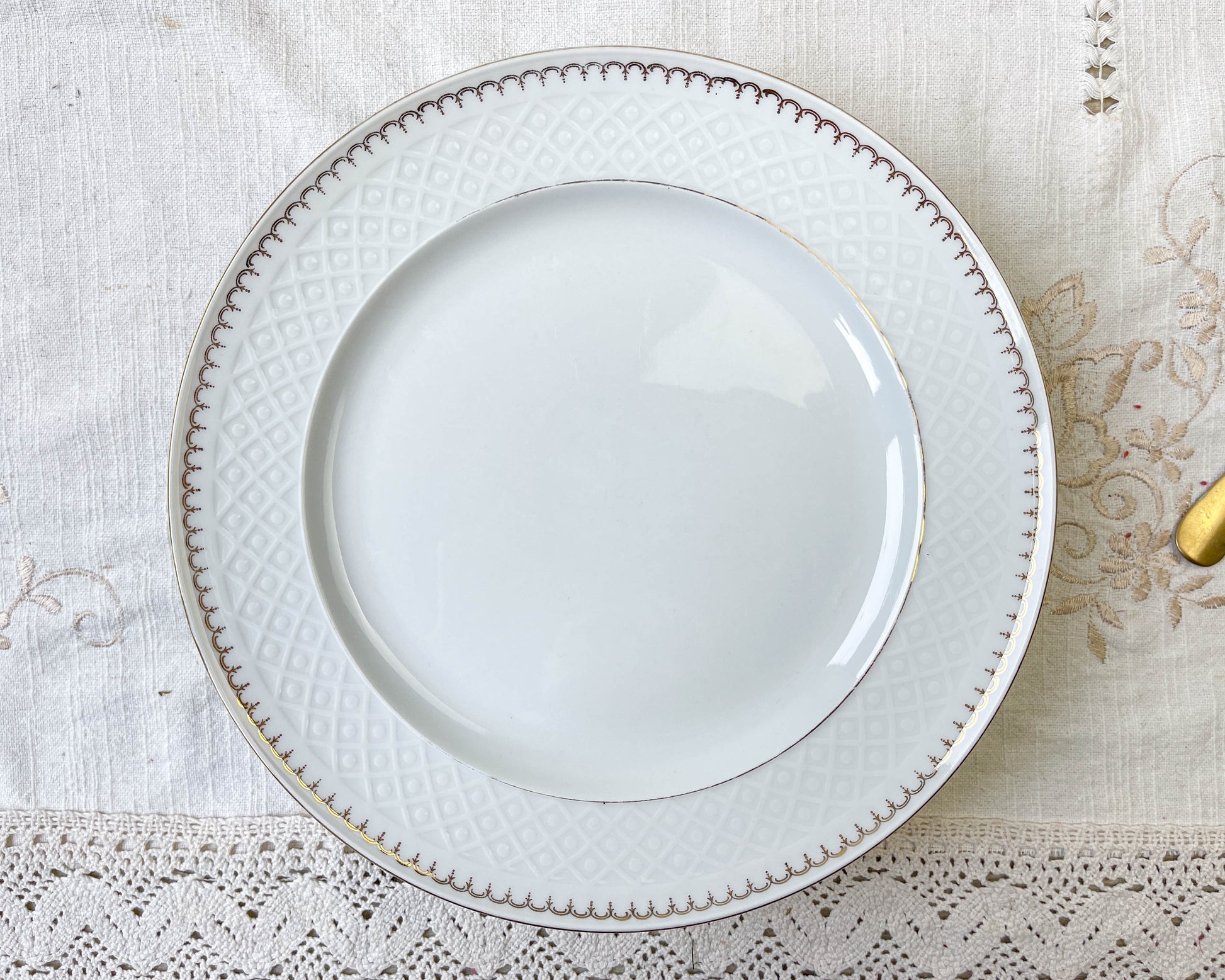 7 Assiettes plates vintage porcelaine blanche dorée BAVARIA modèle "Annabell"