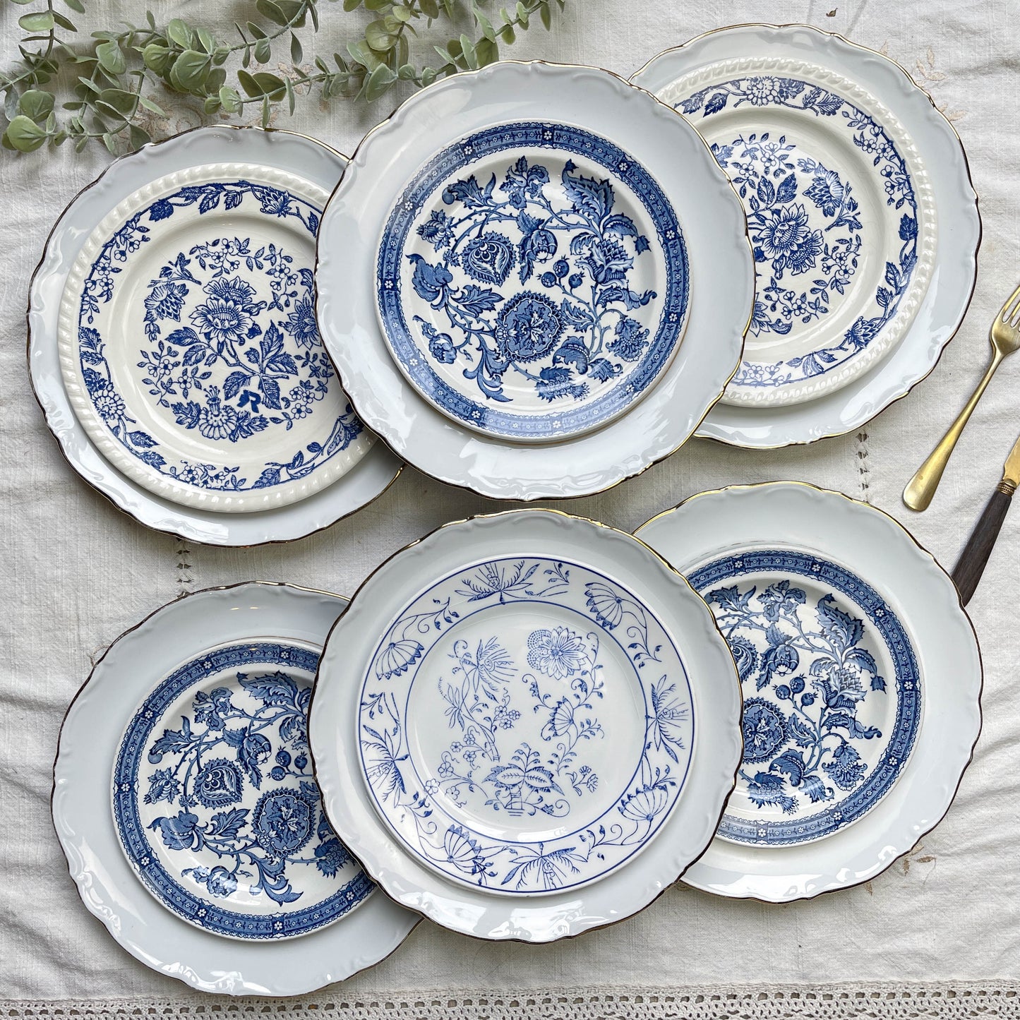 6 Assiettes vintage Porcelaine blanches dorées + 6 Petites Assiettes dépareillées bleues Jacobean ridgway