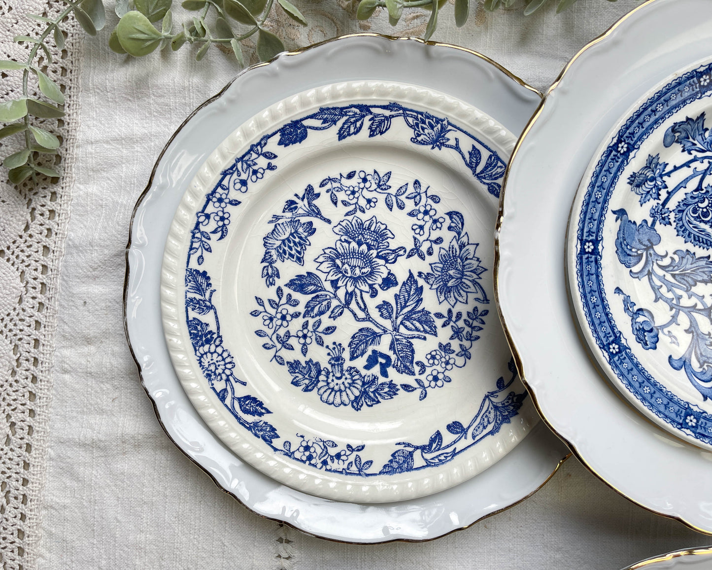 6 Assiettes vintage Porcelaine blanches dorées + 6 Petites Assiettes dépareillées bleues Jacobean ridgway
