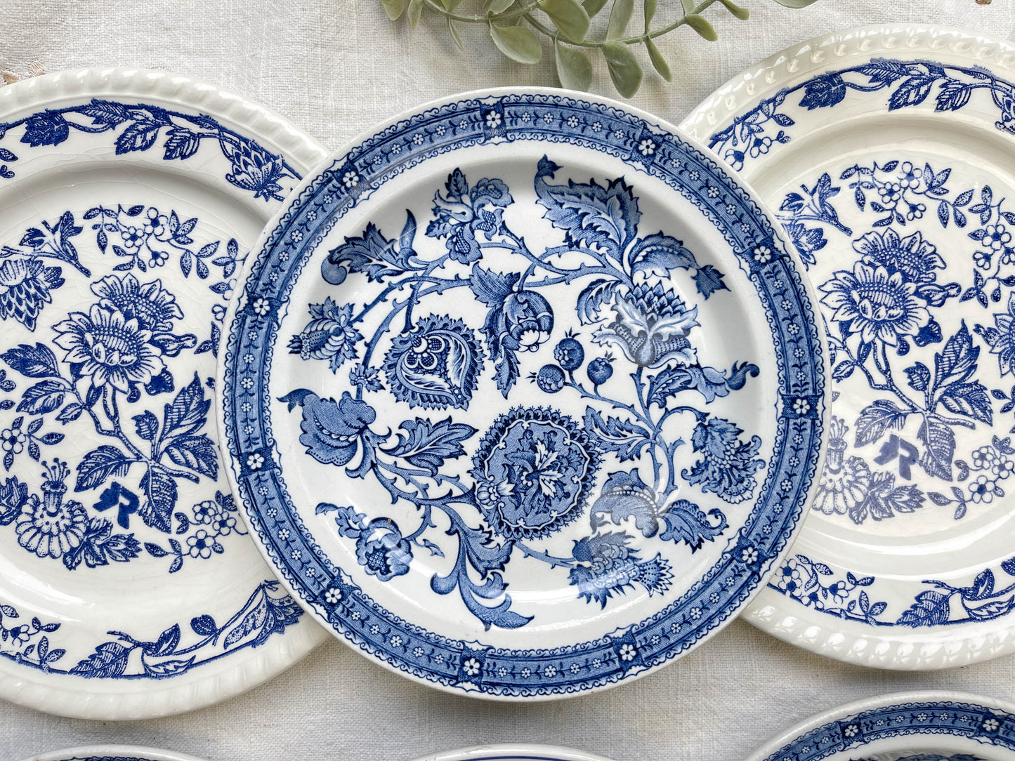 6 Assiettes vintage Porcelaine blanches dorées + 6 Petites Assiettes dépareillées bleues Jacobean ridgway