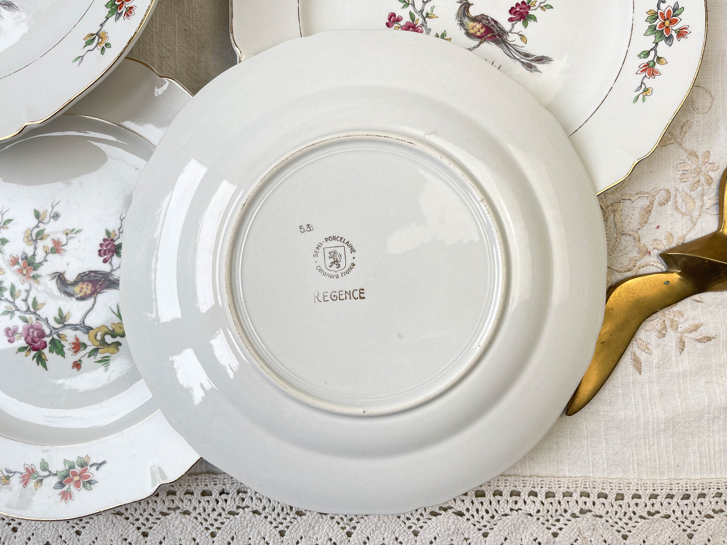 8 Assiettes plates en porcelaine Céranord motif oiseau de paradis modèle "REGENCE"