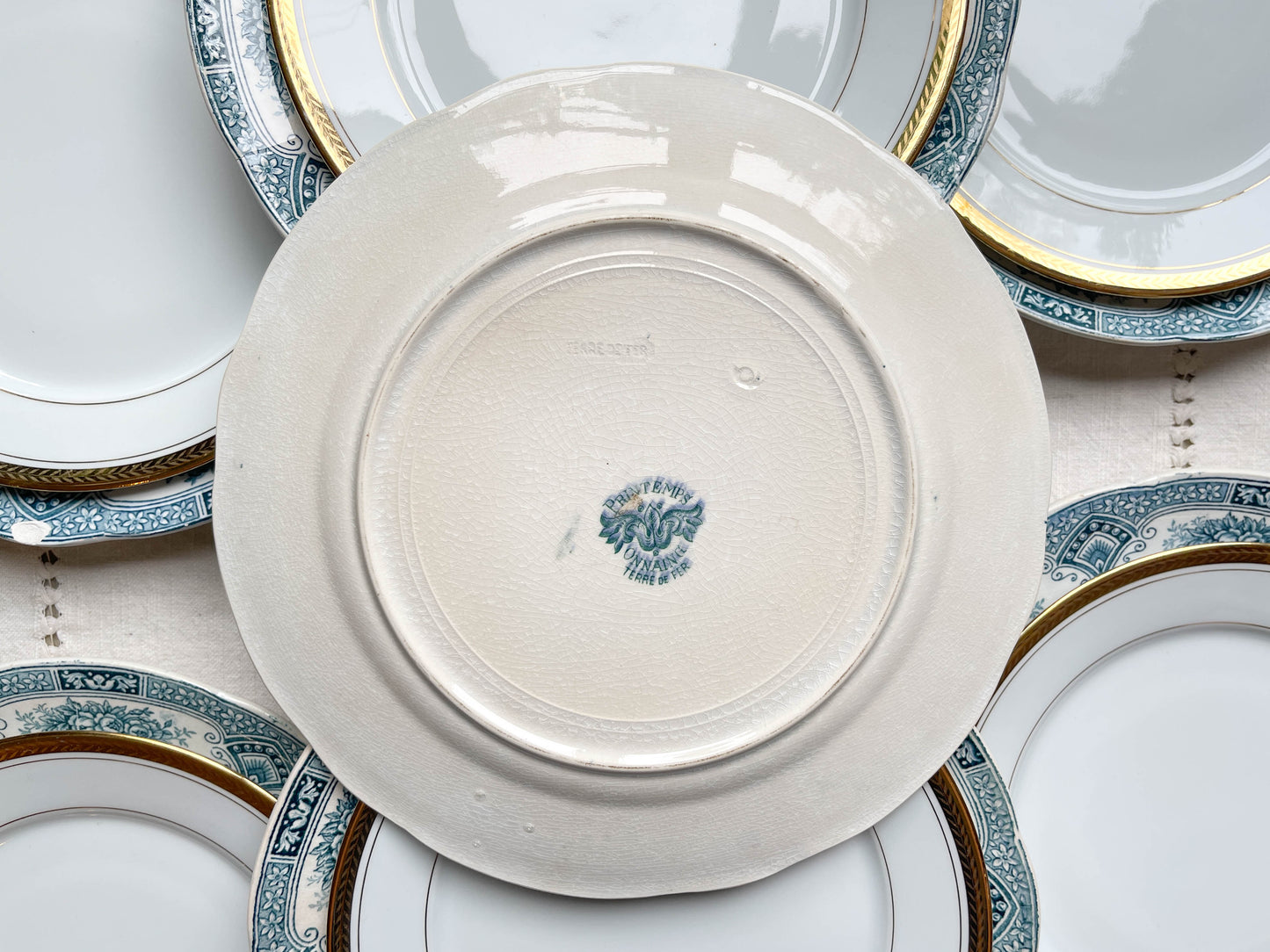 7 Assiettes Terre de fer bleues ONNAING + 7 Petites assiettes dépareillées porcelaine de LIMOGES
