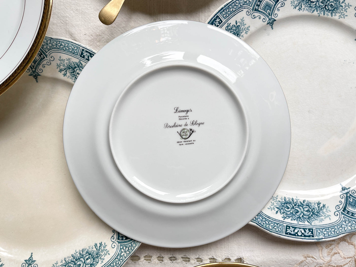 7 Assiettes Terre de fer bleues ONNAING + 7 Petites assiettes dépareillées porcelaine de LIMOGES