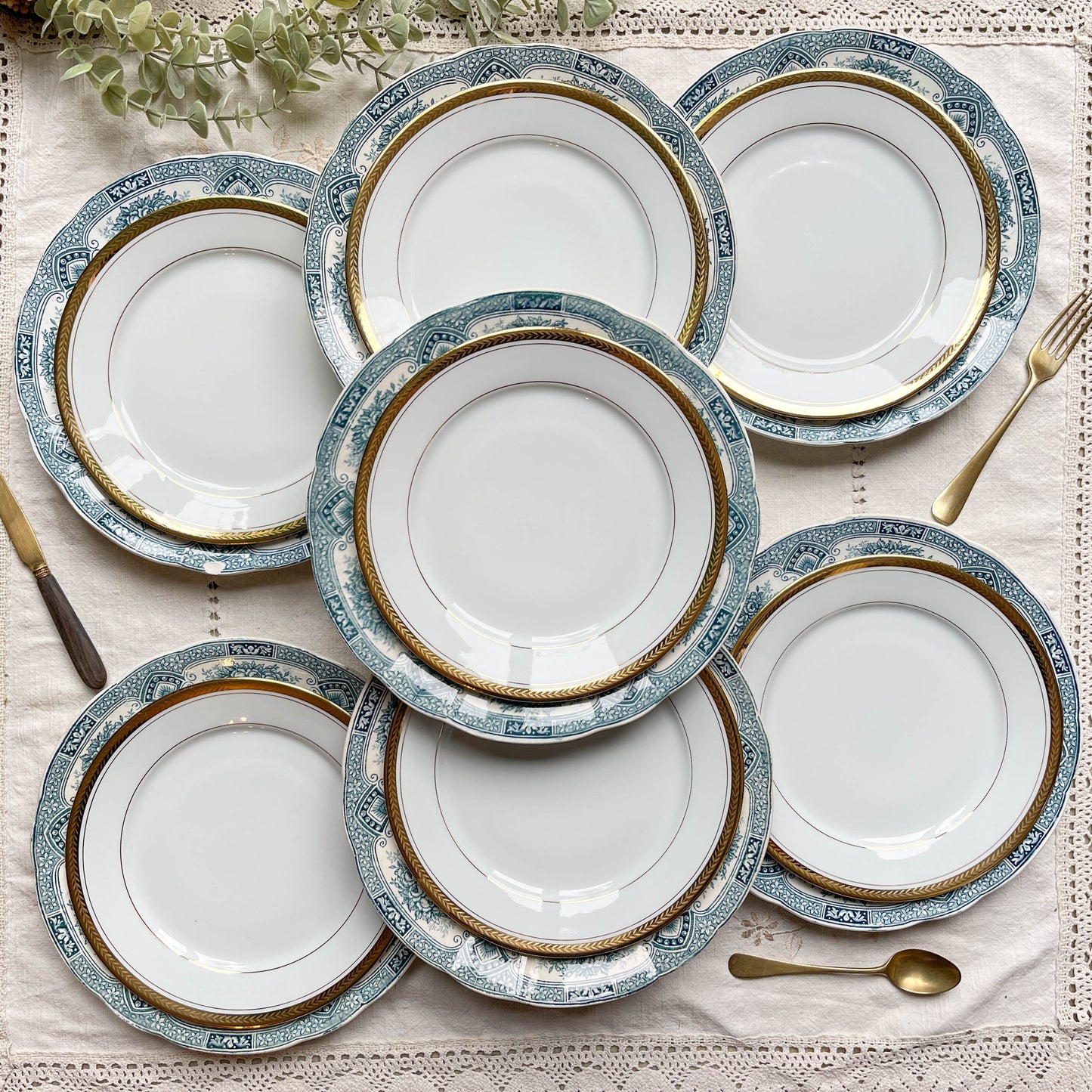 7 Assiettes Terre de fer bleues ONNAING + 7 Petites assiettes dépareillées porcelaine de LIMOGES