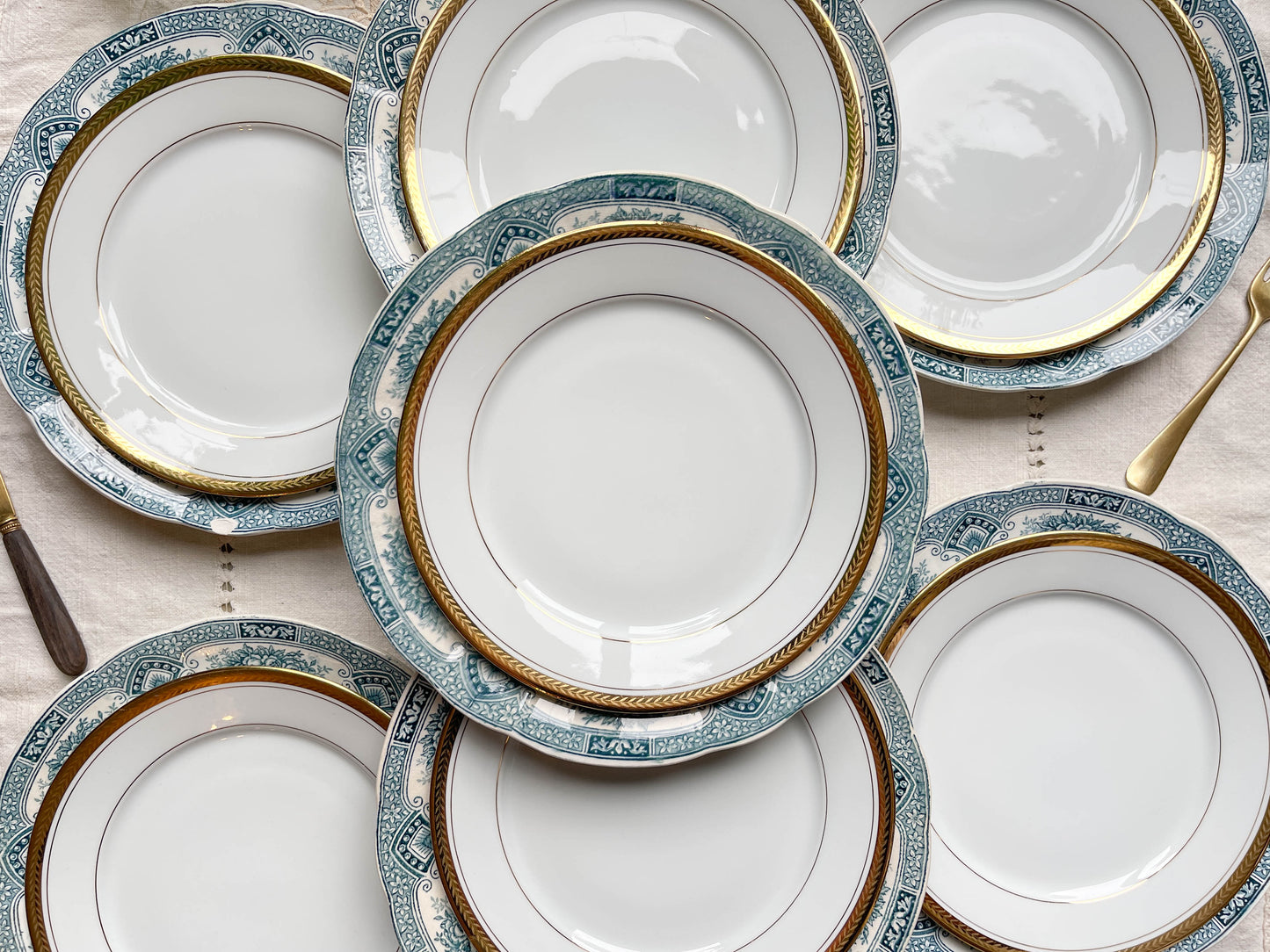 7 Assiettes Terre de fer bleues ONNAING + 7 Petites assiettes dépareillées porcelaine de LIMOGES