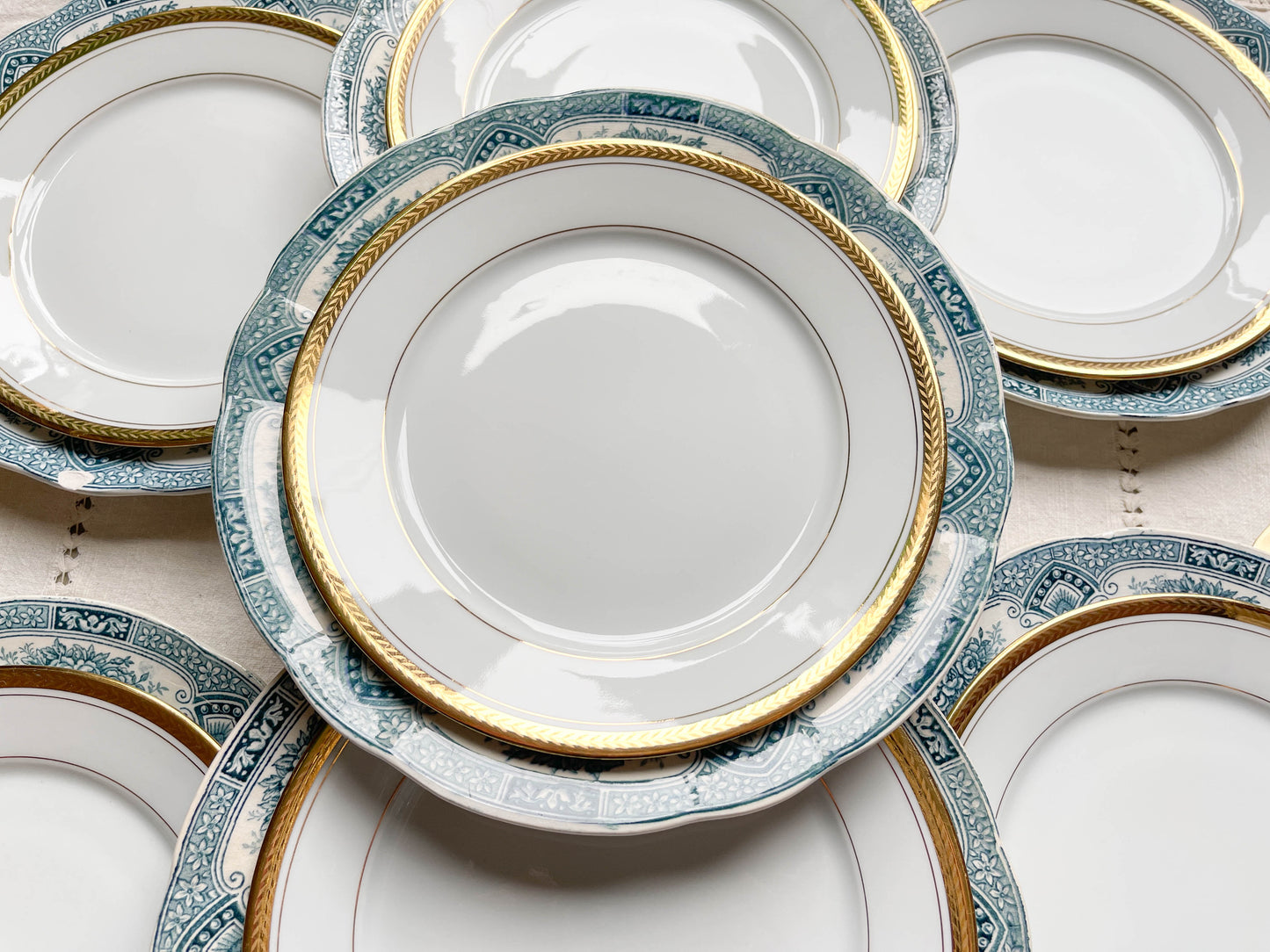 7 Assiettes Terre de fer bleues ONNAING + 7 Petites assiettes dépareillées porcelaine de LIMOGES