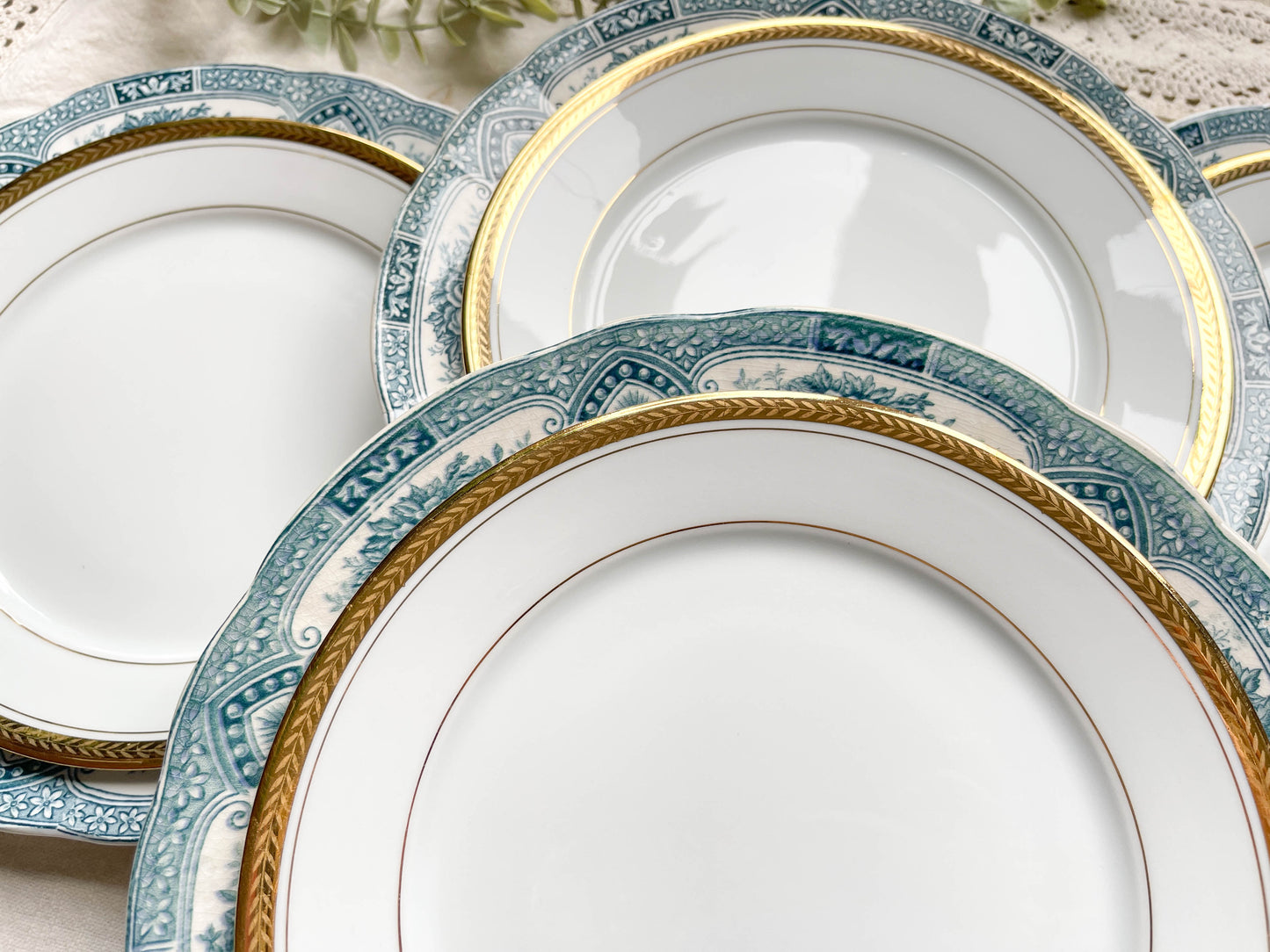 7 Assiettes Terre de fer bleues ONNAING + 7 Petites assiettes dépareillées porcelaine de LIMOGES