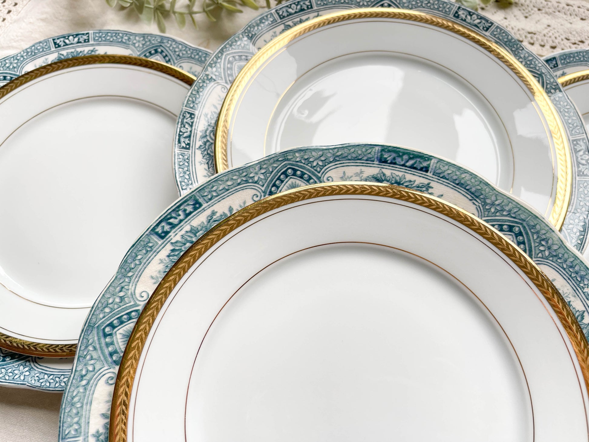 7 Assiettes Terre de fer bleues ONNAING + 7 Petites assiettes dépareillées porcelaine de LIMOGES