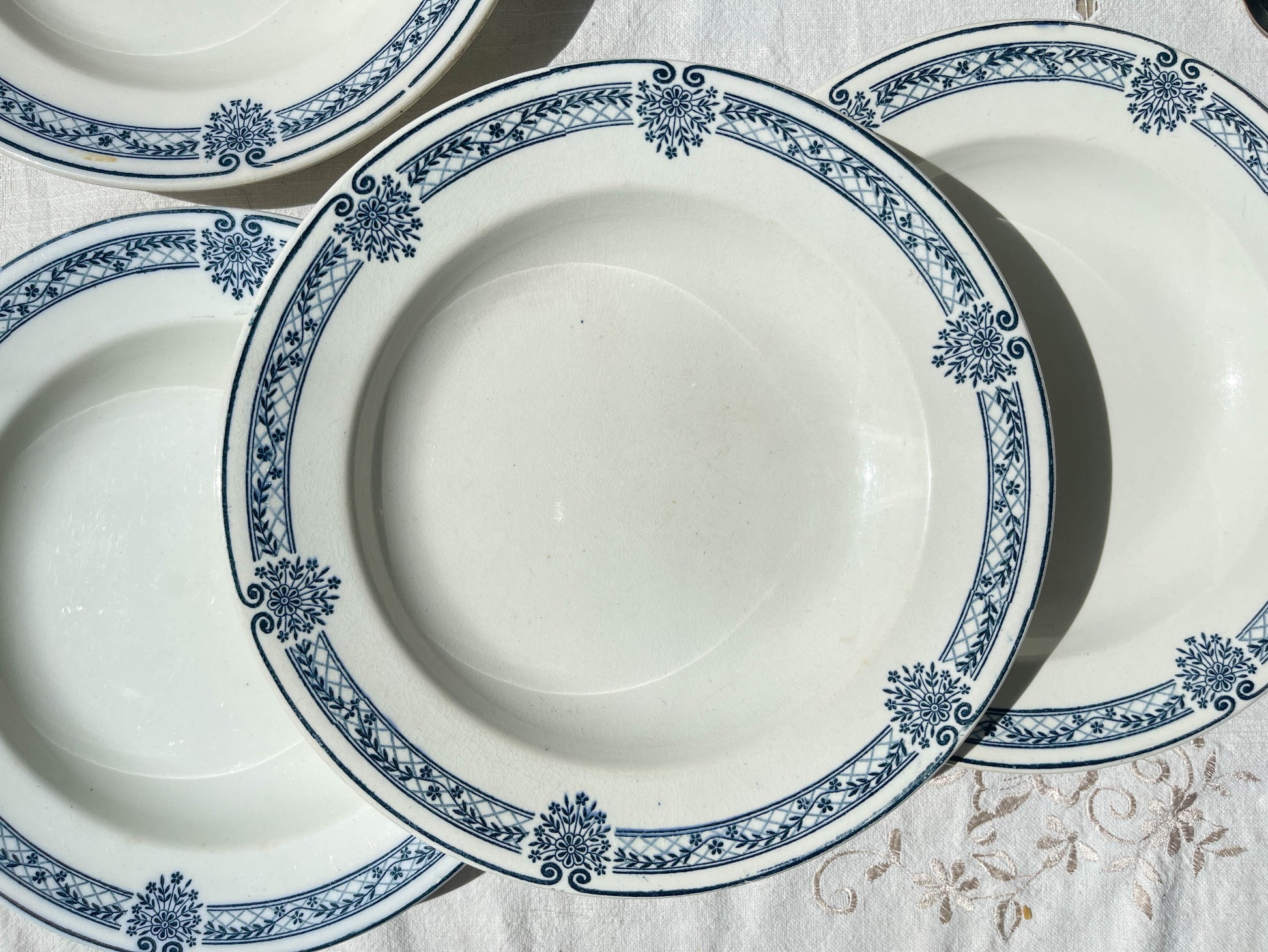 5 Assiettes creuses Terre de fer bleue Salins modèle Arbois Ennege