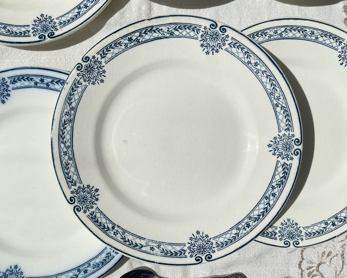 6 Petites Assiettes Terre de fer bleue Salins modèle Arbois Ennege