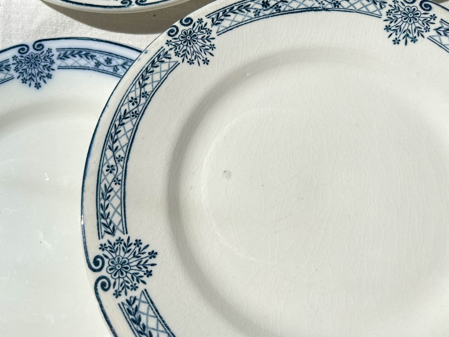 6 Petites Assiettes Terre de fer bleue Salins modèle Arbois Ennege