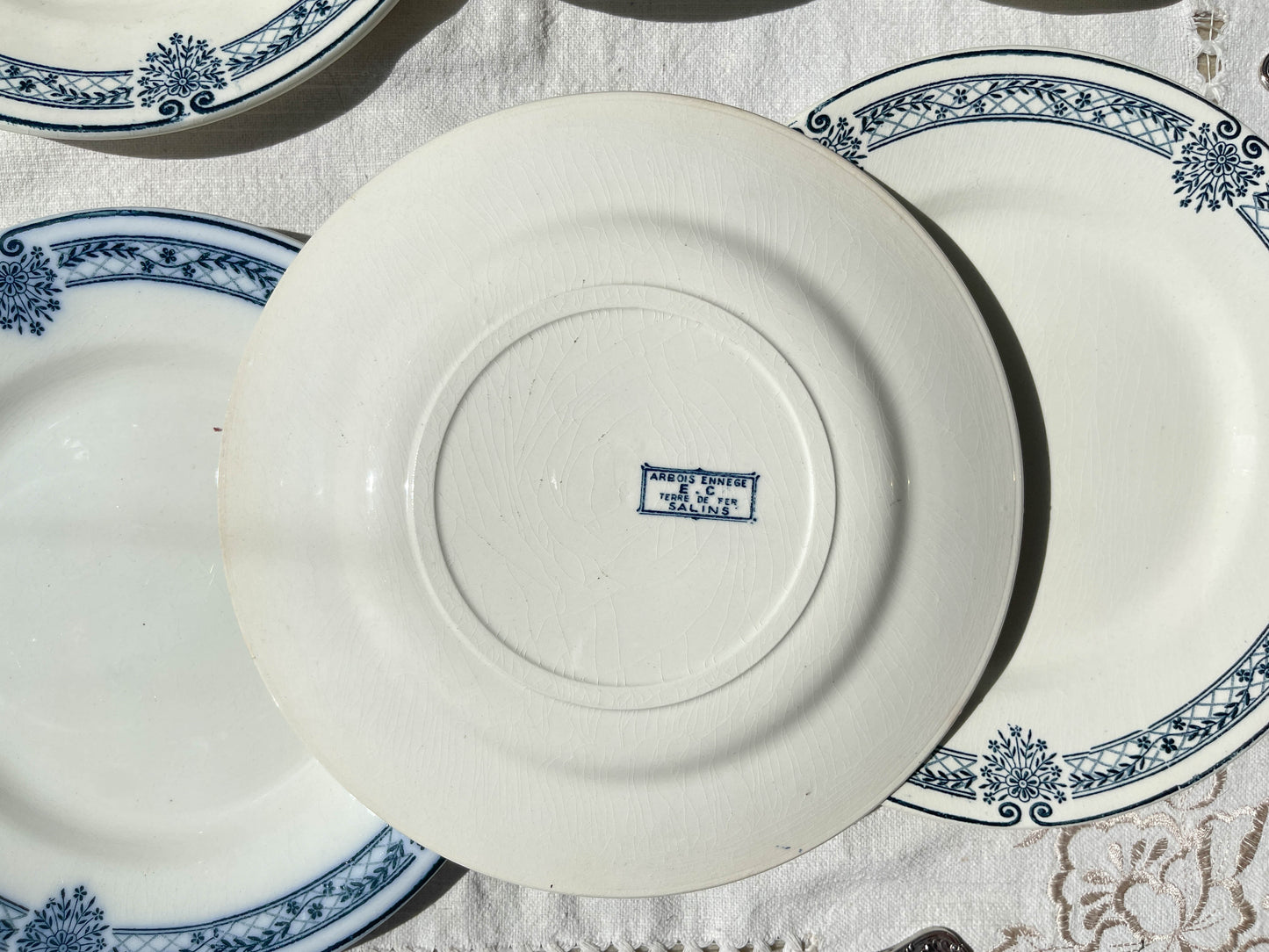 5 Petites Assiettes Terre de fer bleue Salins modèle Arbois Ennege