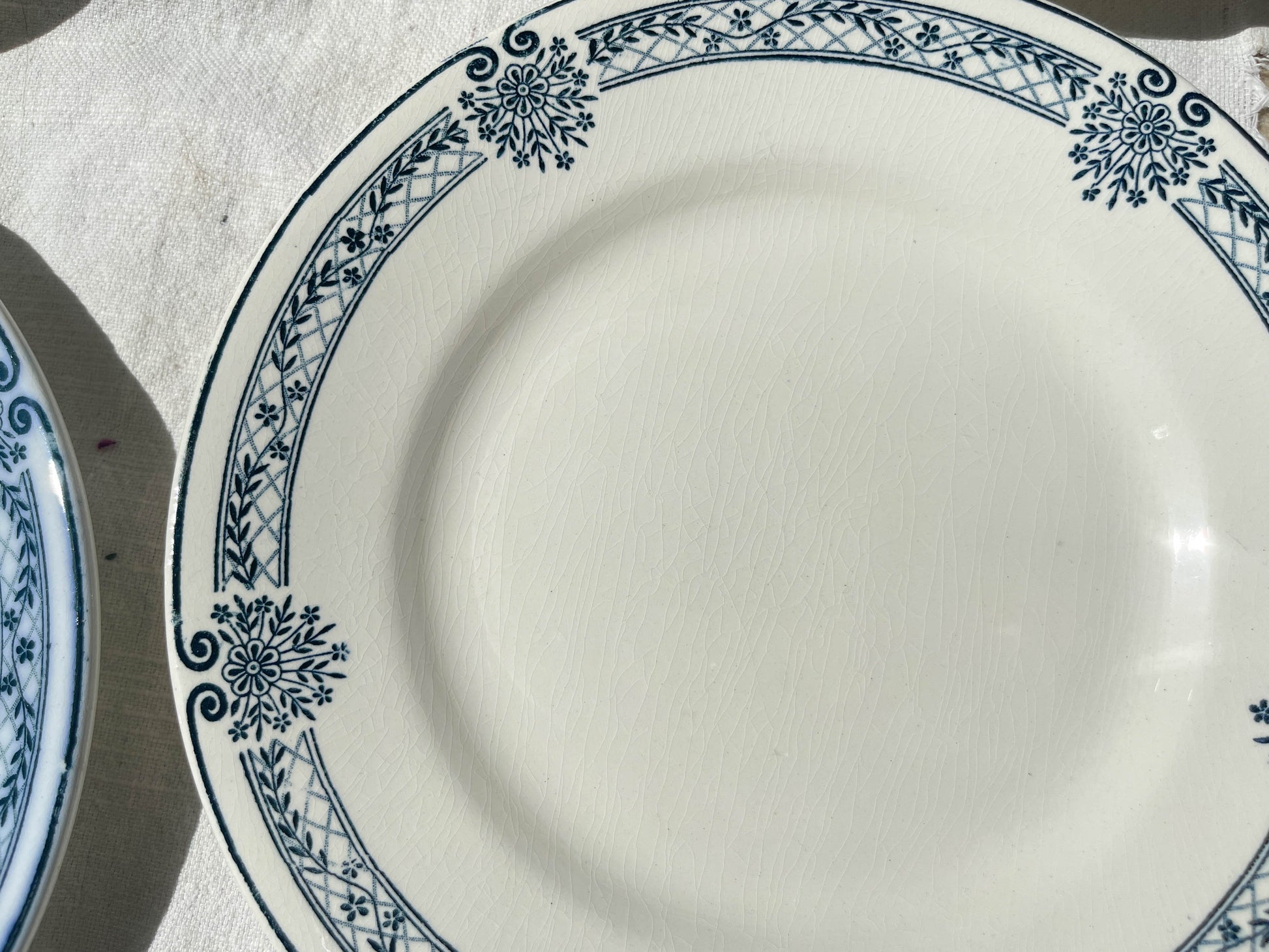6 Petites Assiettes Terre de fer bleue Salins modèle Arbois Ennege