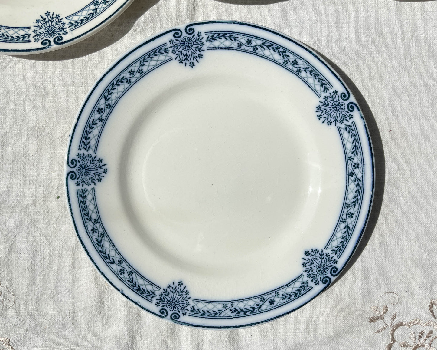 6 Petites Assiettes Terre de fer bleue Salins modèle Arbois Ennege