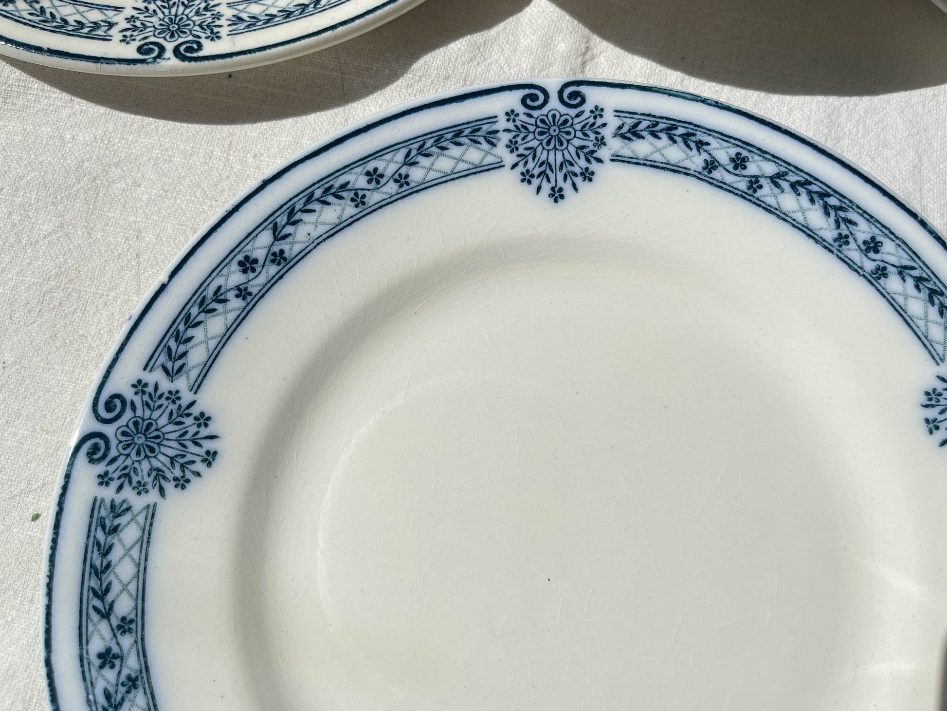 6 Petites Assiettes Terre de fer bleue Salins modèle Arbois Ennege