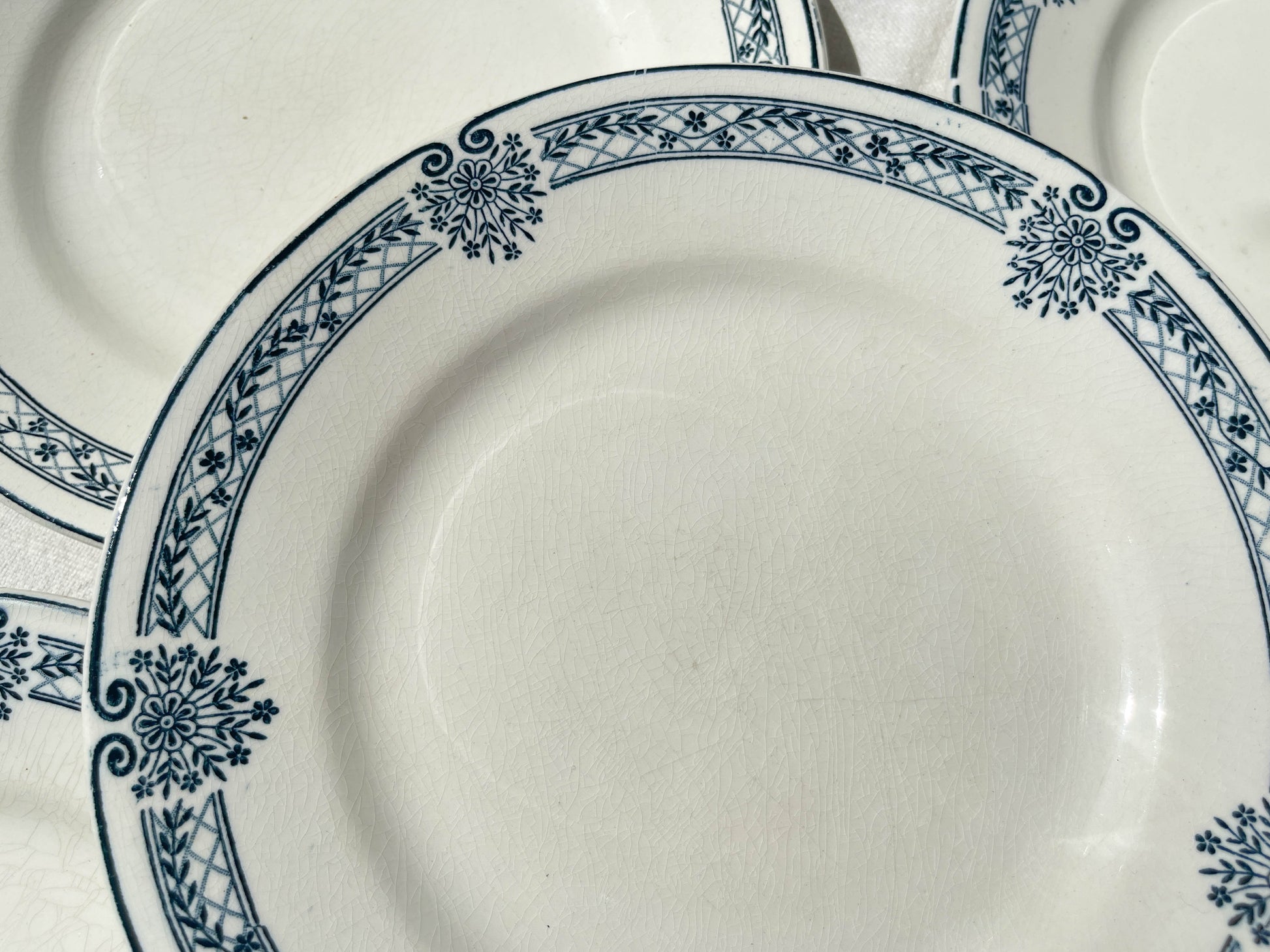 5 Petites Assiettes Terre de fer bleue Salins modèle Arbois Ennege