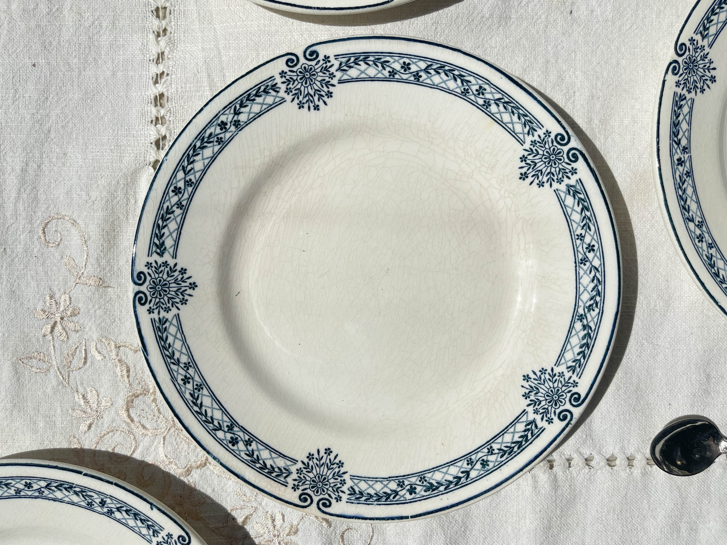 5 Petites Assiettes Terre de fer bleue Salins modèle Arbois Ennege