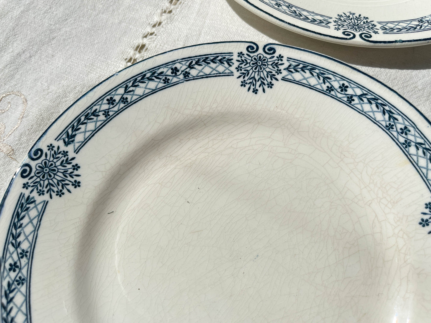 5 Petites Assiettes Terre de fer bleue Salins modèle Arbois Ennege