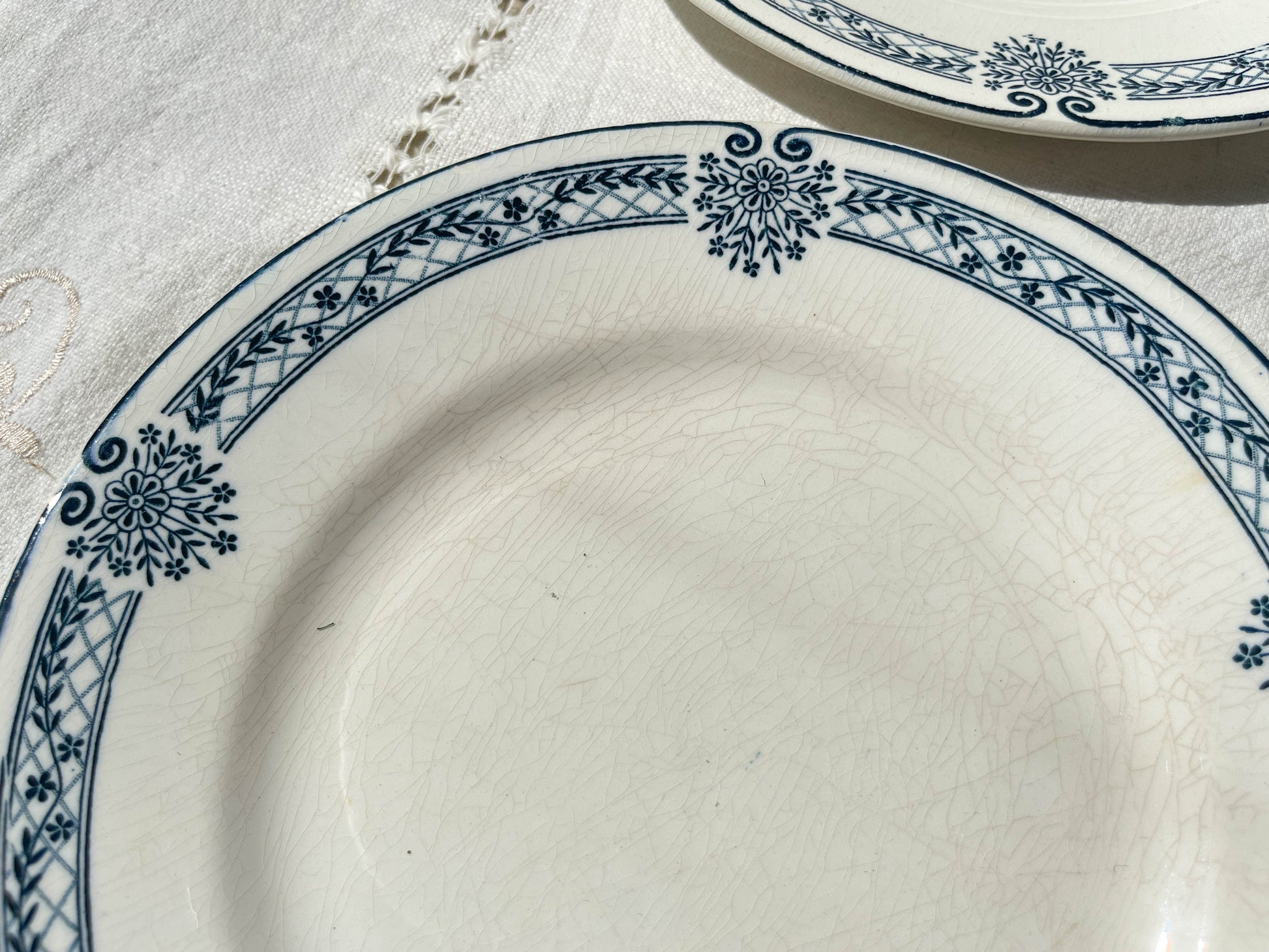 5 Petites Assiettes Terre de fer bleue Salins modèle Arbois Ennege