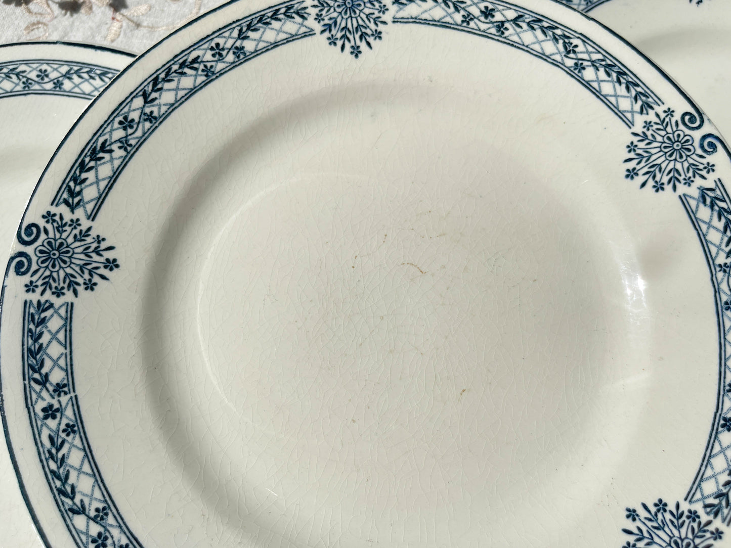 5 Petites Assiettes Terre de fer bleue Salins modèle Arbois Ennege