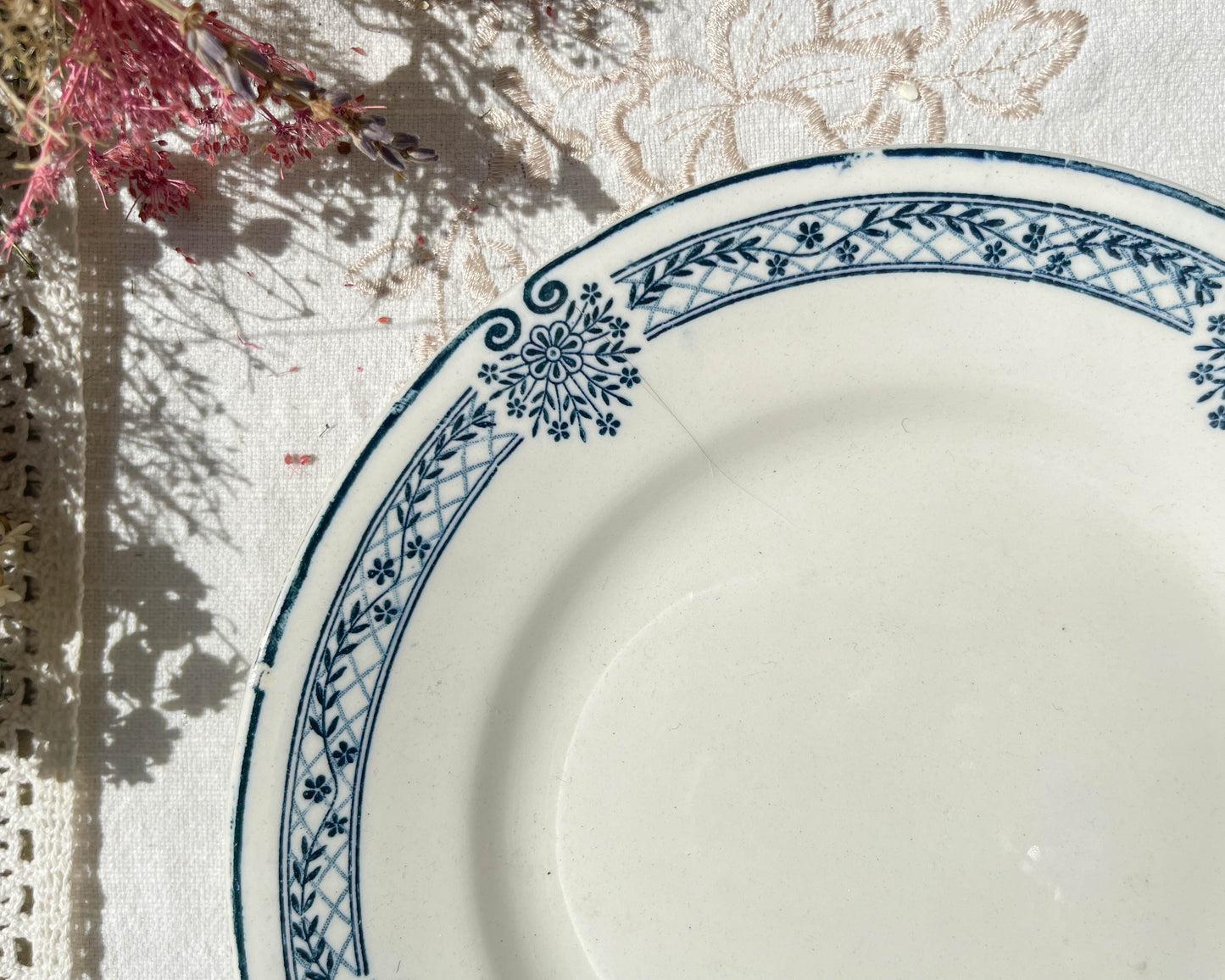 5 Petites Assiettes Terre de fer bleue Salins modèle Arbois Ennege