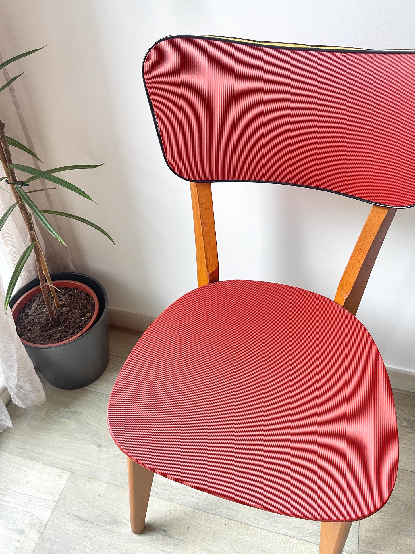 Chaises vintage années 60 bois et skaï rouge