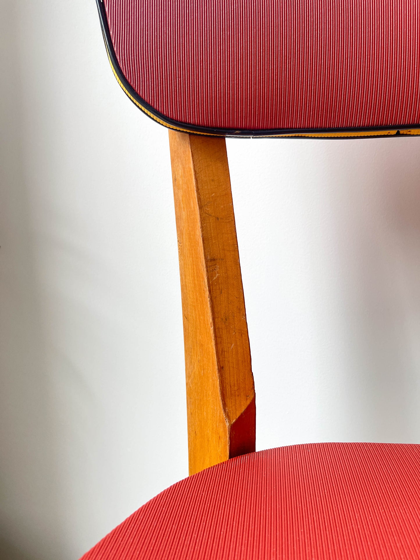 Chaises vintage années 60 bois et skaï rouge