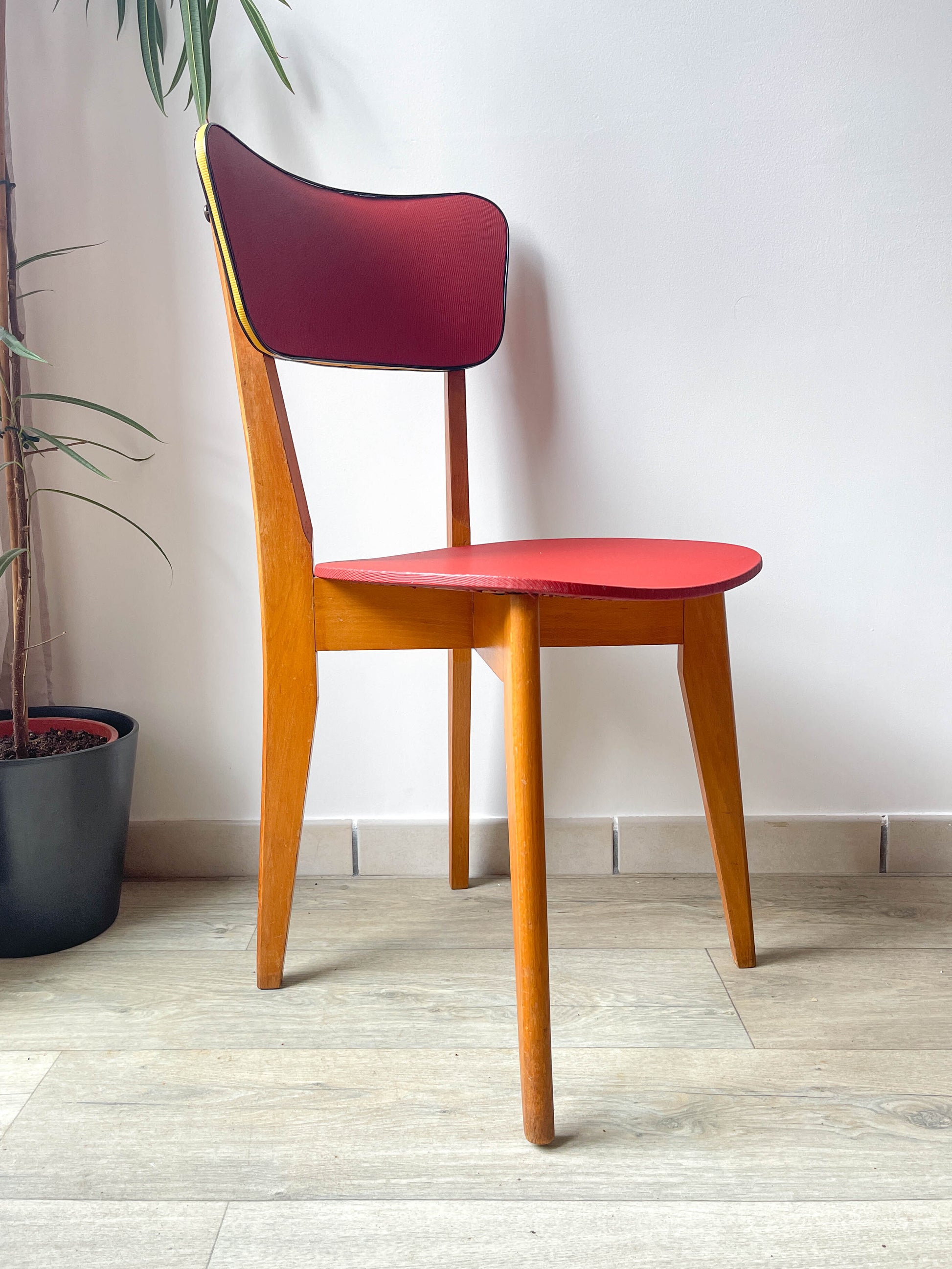 Chaises vintage années 60 bois et skaï rouge