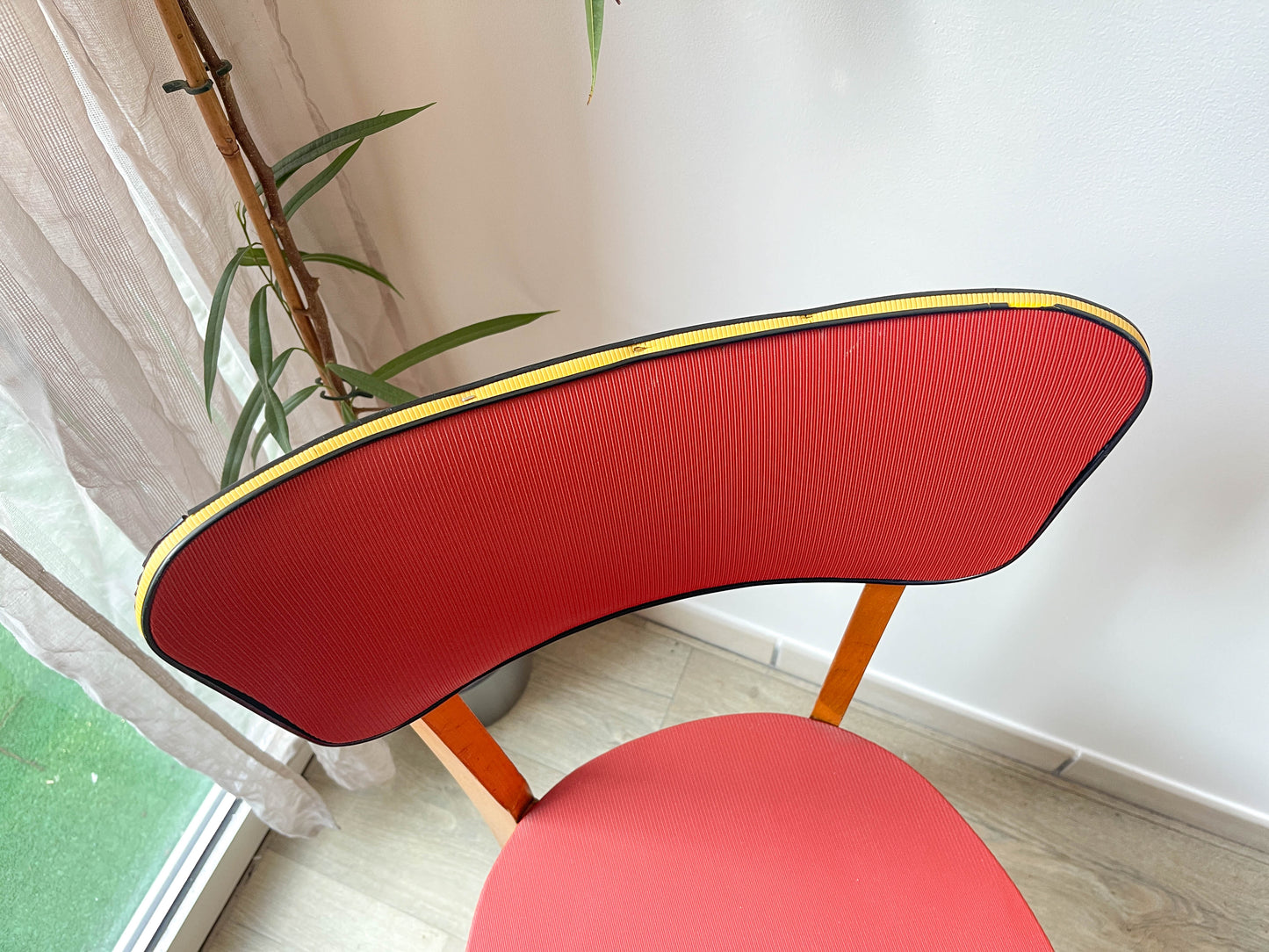 Chaises vintage années 60 bois et skaï rouge