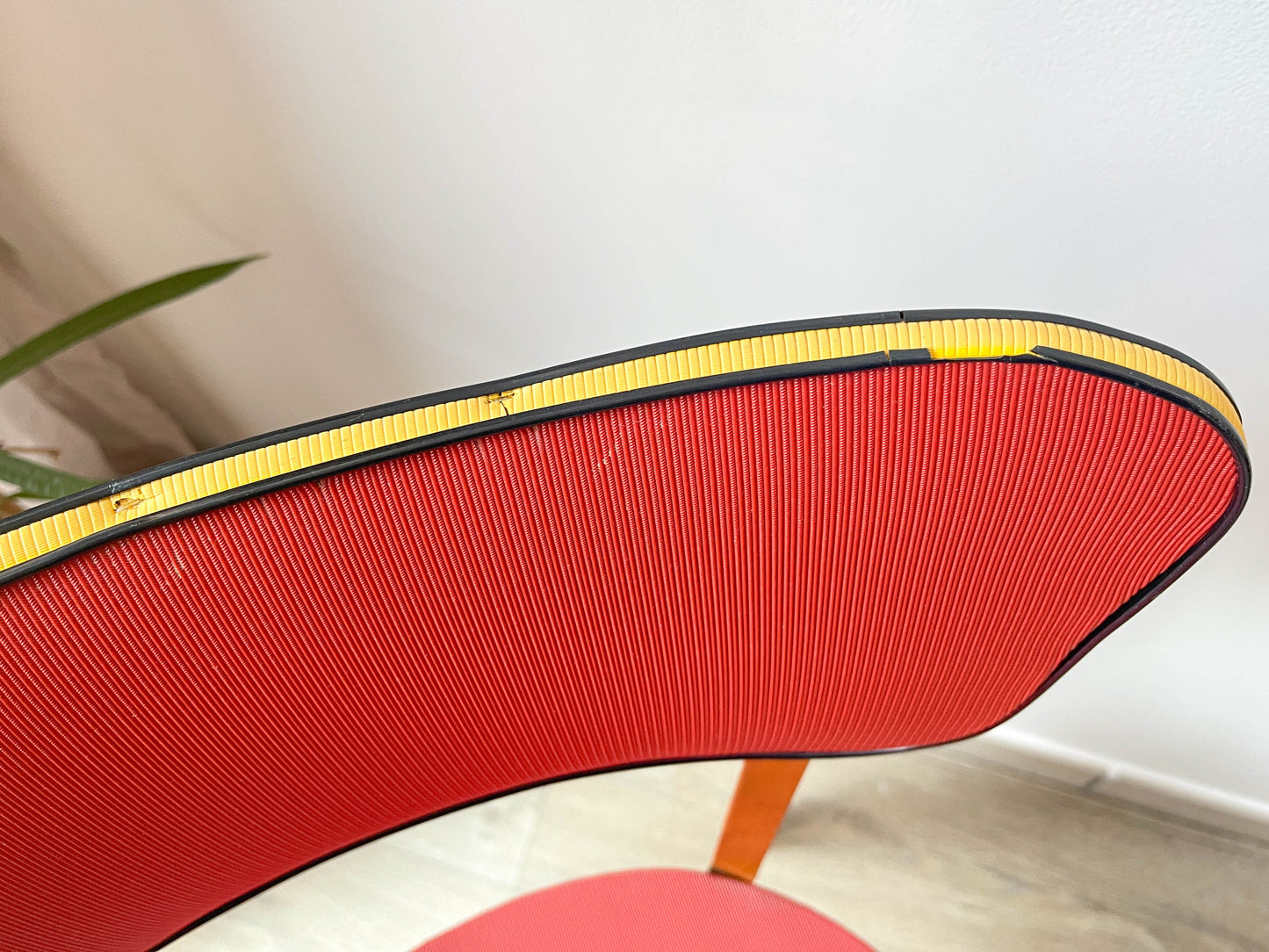 Chaises vintage années 60 bois et skaï rouge
